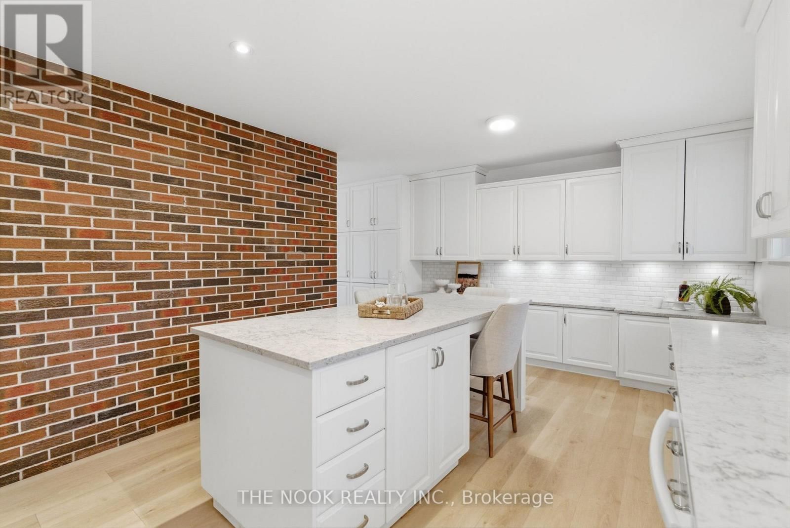 159 LIBERTY STREET NORTH Image 32