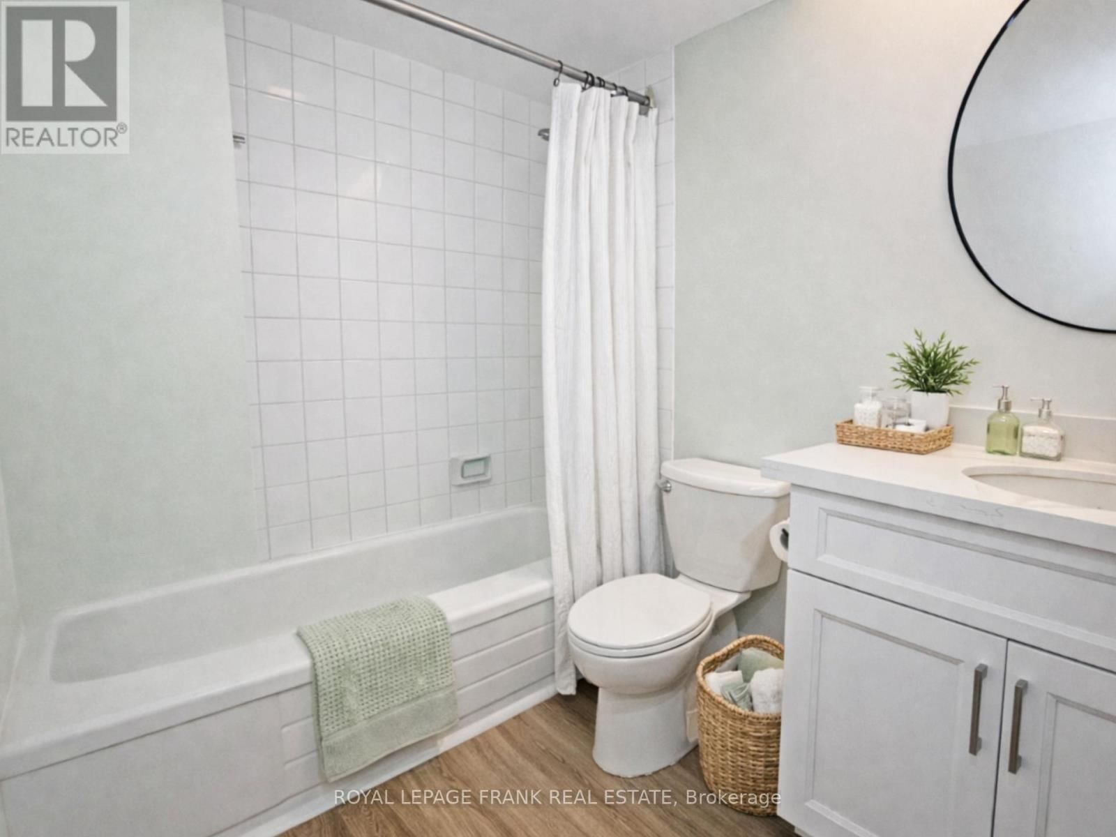 819 - 20 DEAN PARK ROAD Image 12