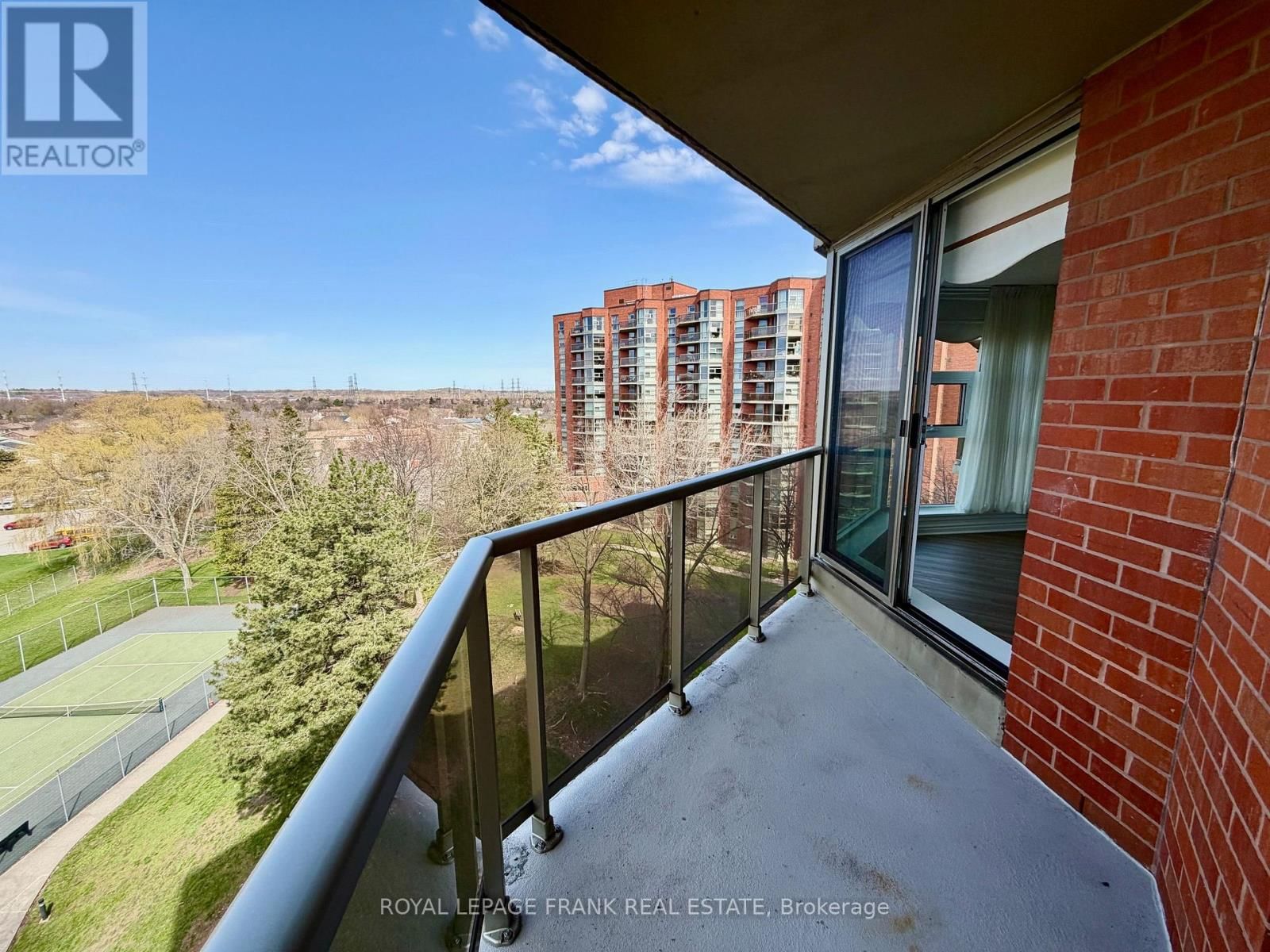 819 - 20 DEAN PARK ROAD Image 15