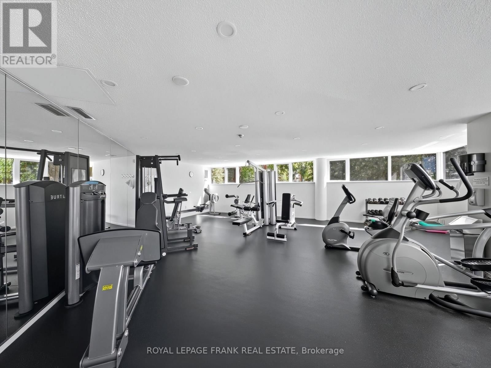 819 - 20 DEAN PARK ROAD Image 25