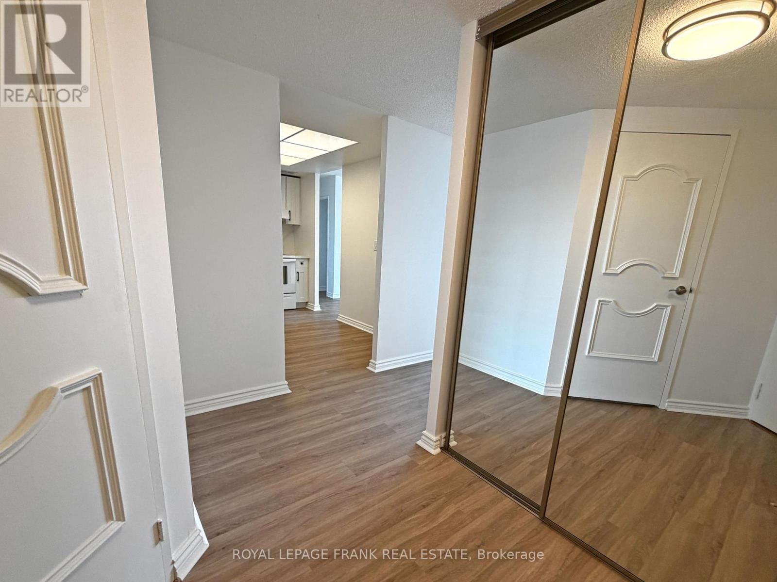 819 - 20 DEAN PARK ROAD Image 6