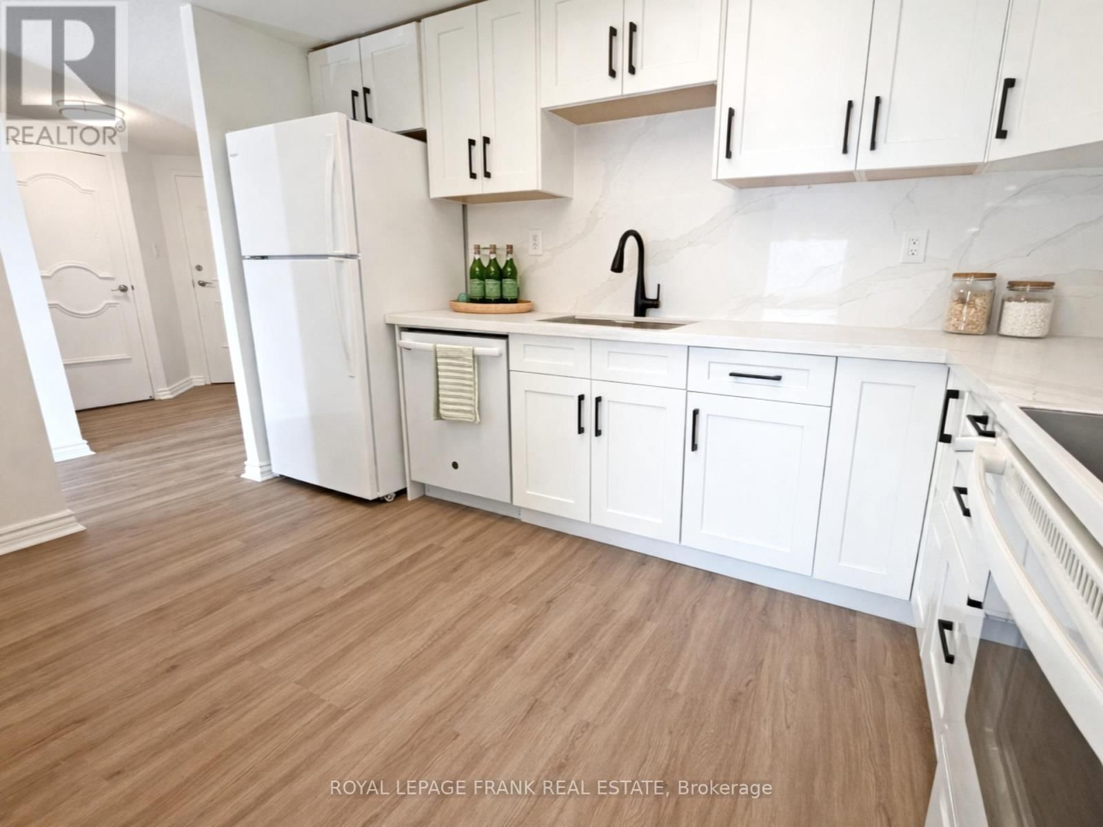 819 - 20 DEAN PARK ROAD Image 8