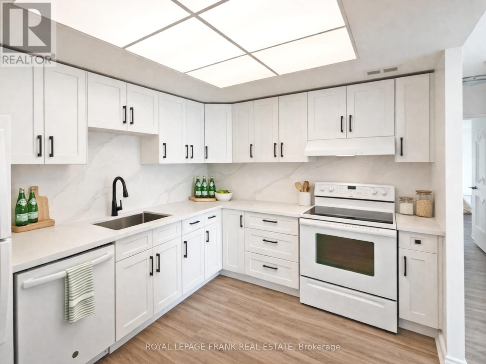 819 - 20 DEAN PARK ROAD Image 9