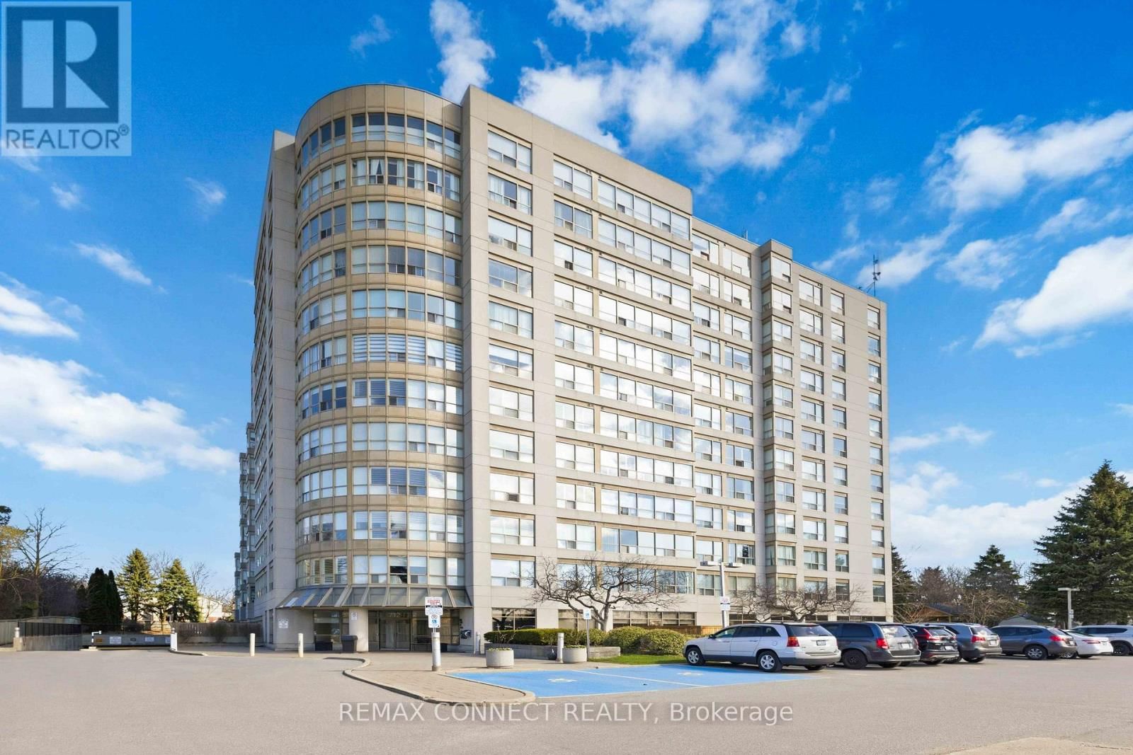 814 - 712 ROSSLAND ROAD Image 1