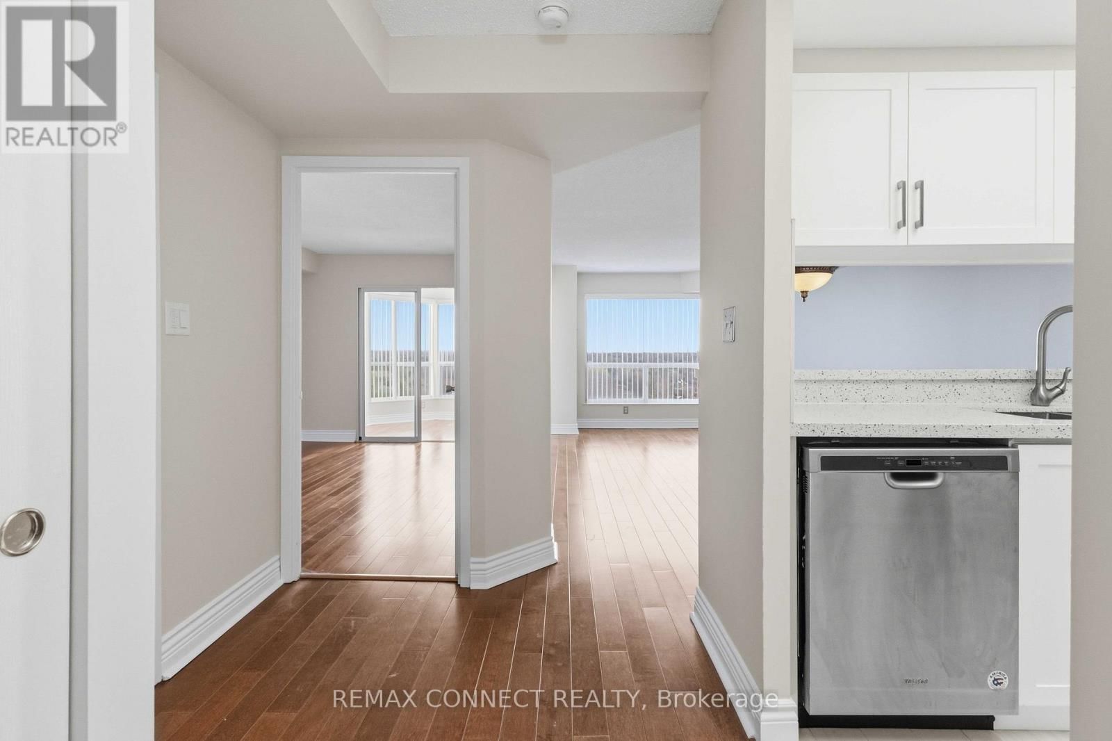 814 - 712 ROSSLAND ROAD Image 10