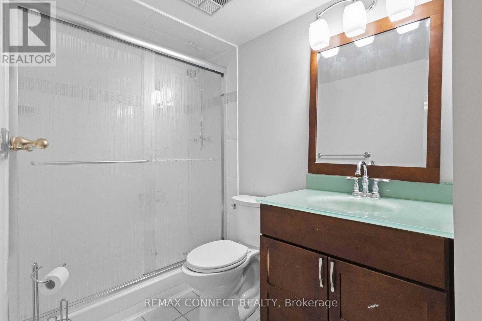 814 - 712 ROSSLAND ROAD Image 20