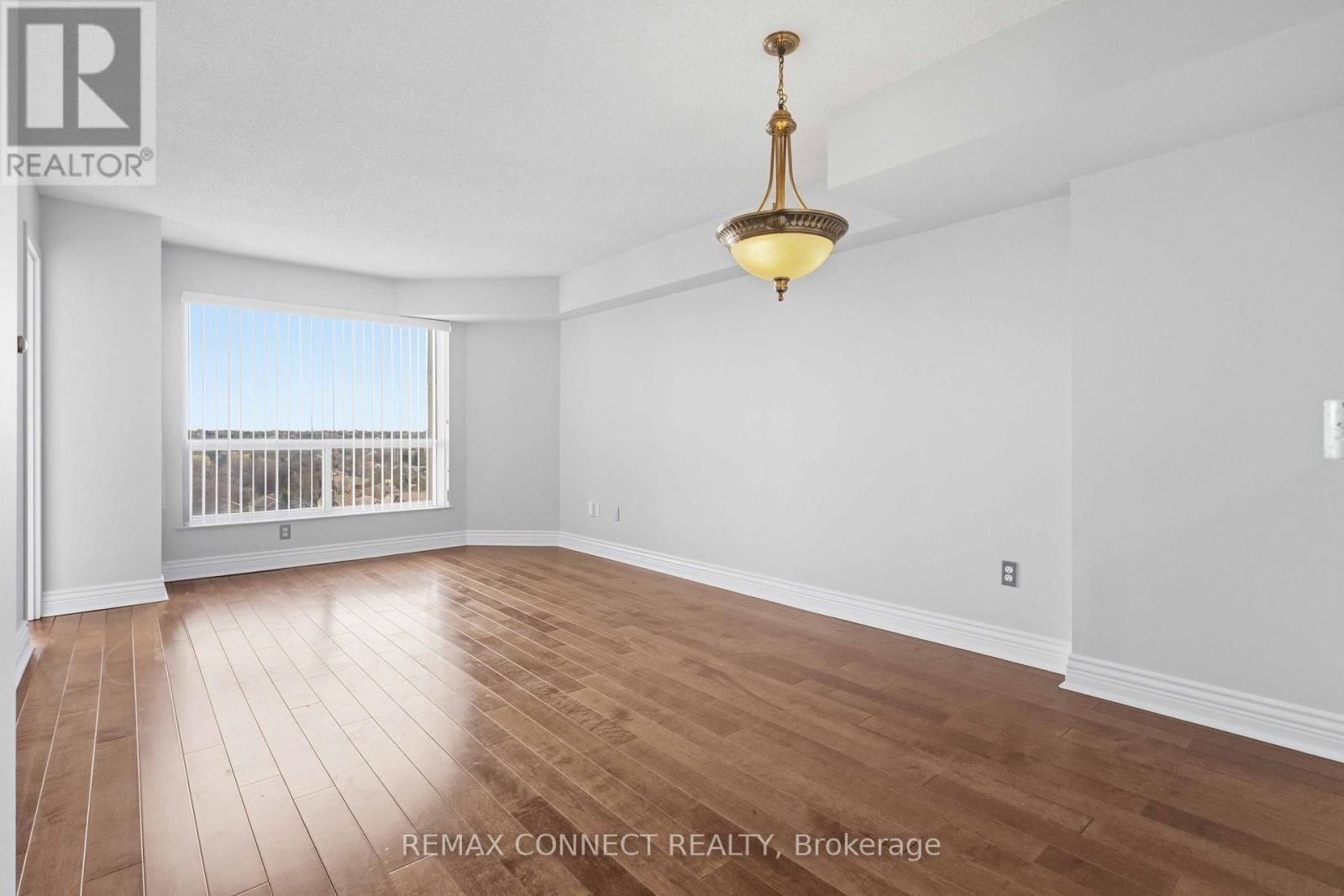 814 - 712 ROSSLAND ROAD Image 21