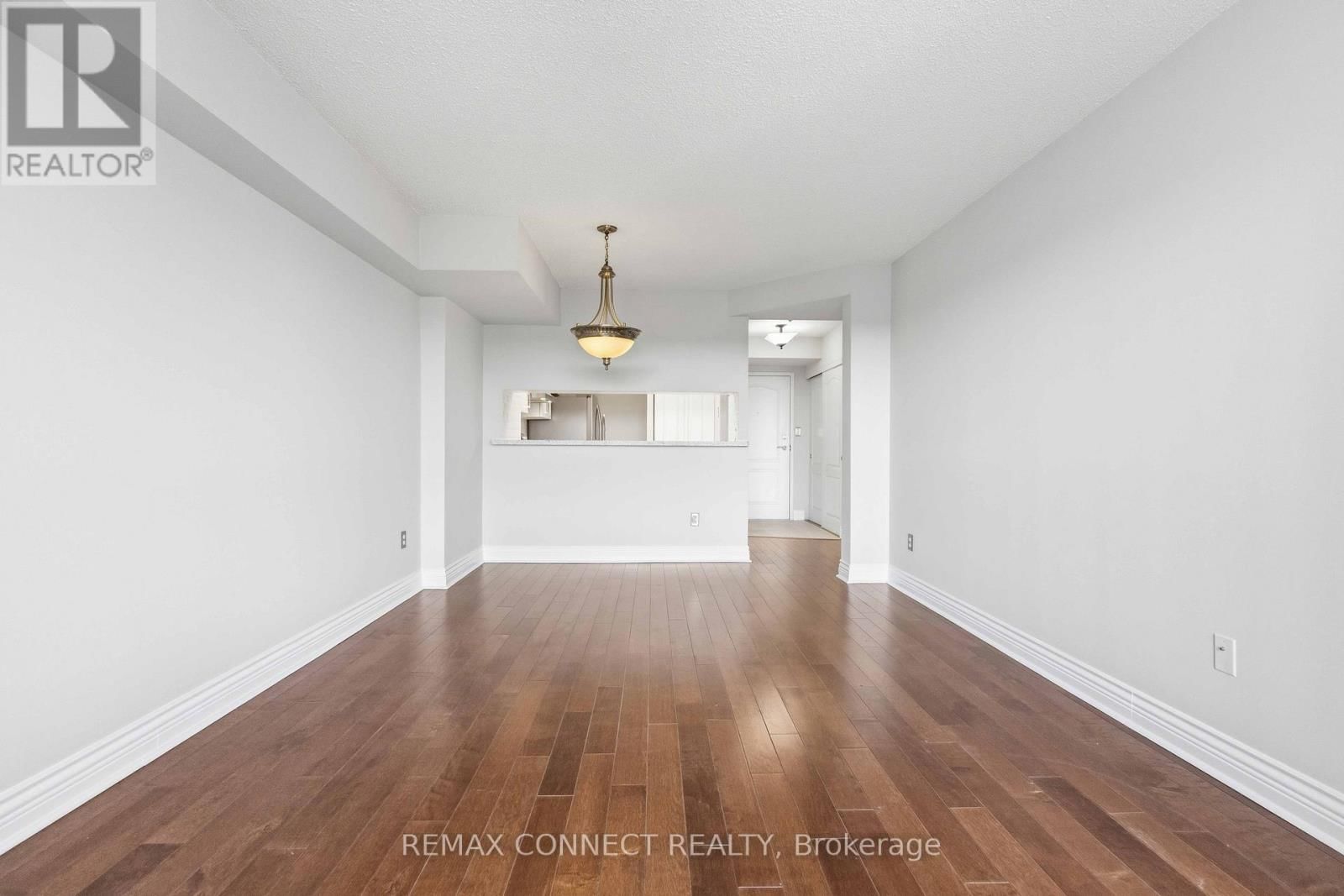 814 - 712 ROSSLAND ROAD Image 25