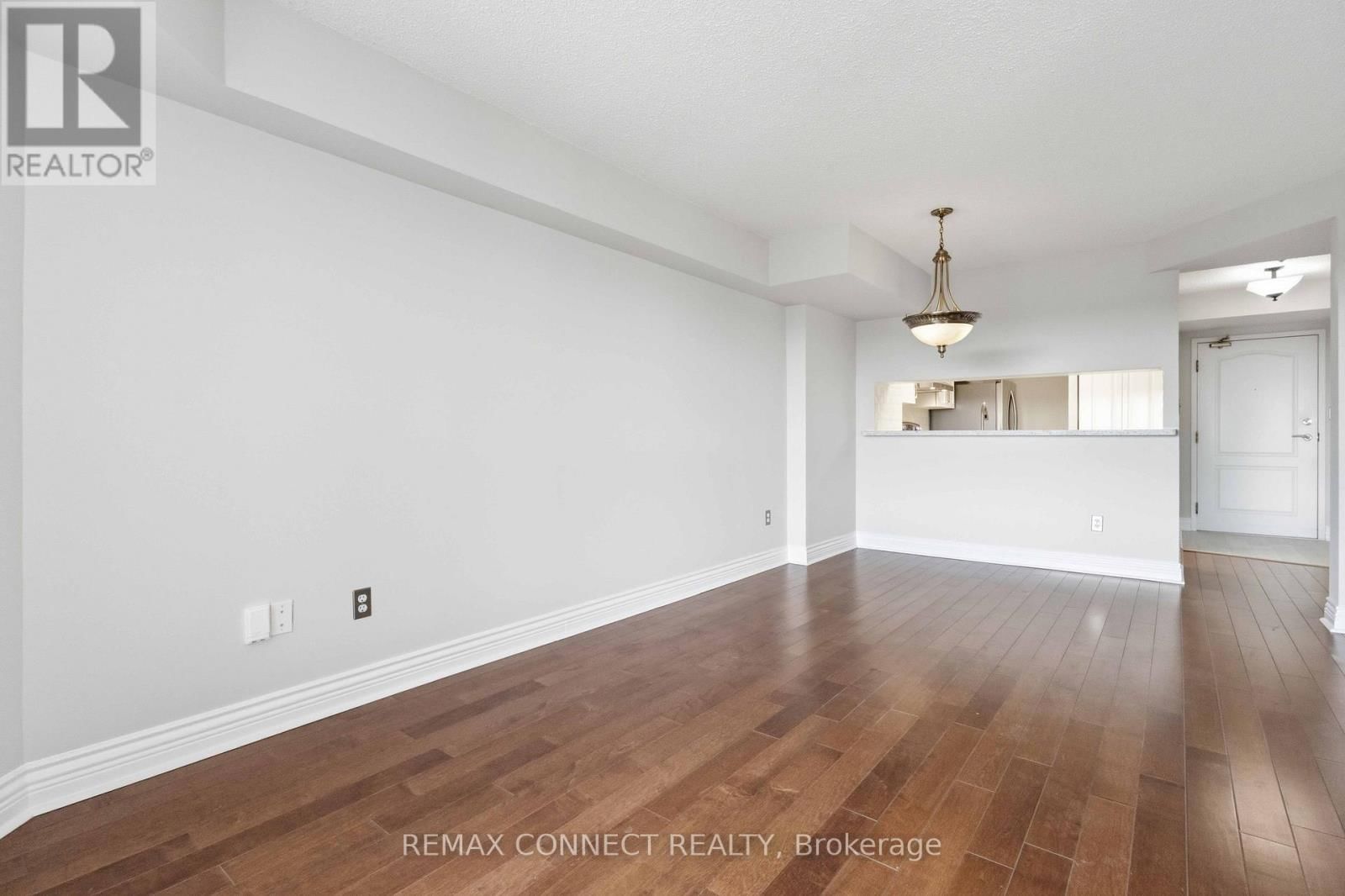 814 - 712 ROSSLAND ROAD Image 26