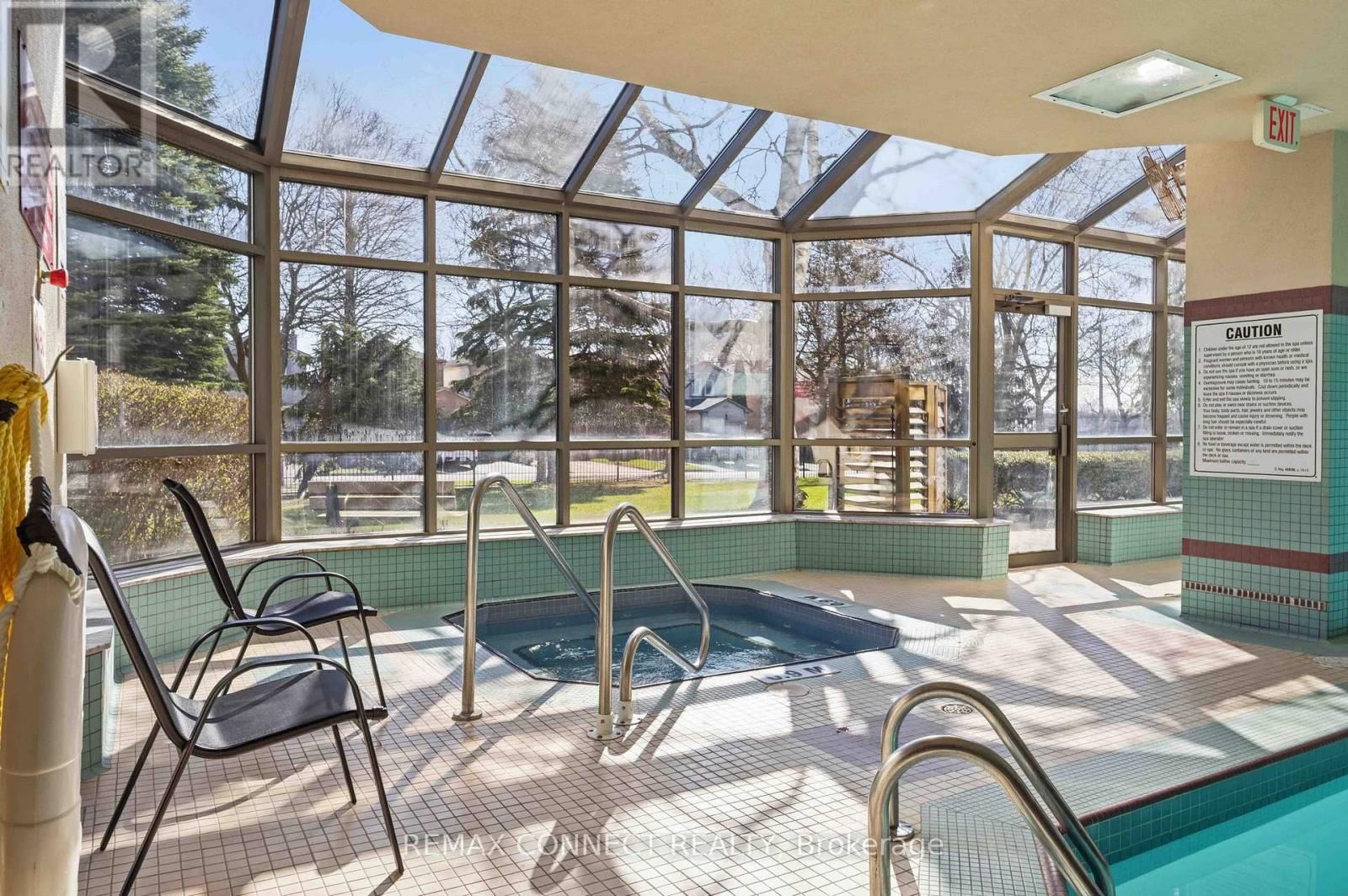 814 - 712 ROSSLAND ROAD Image 30