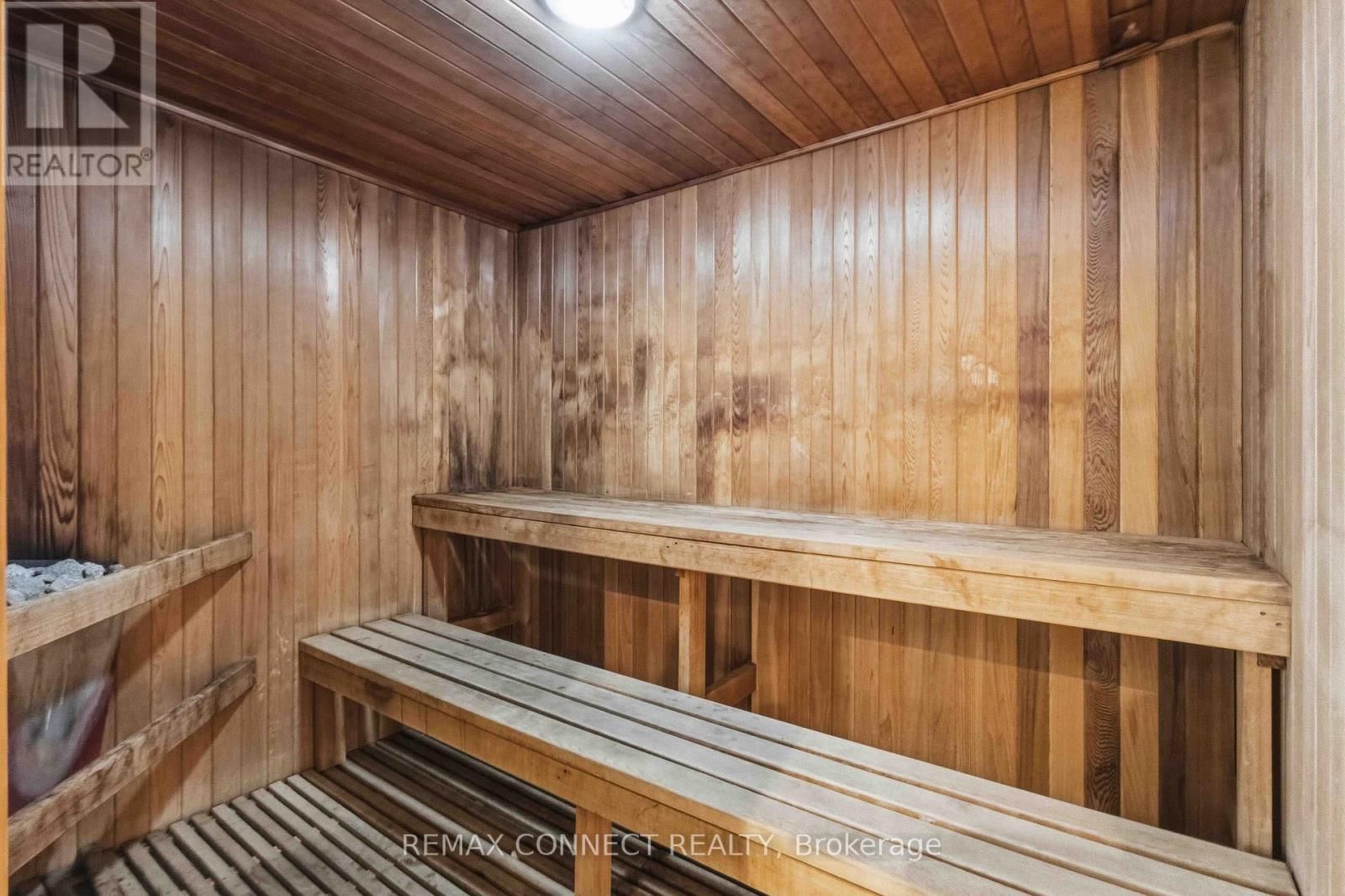 814 - 712 ROSSLAND ROAD Image 32