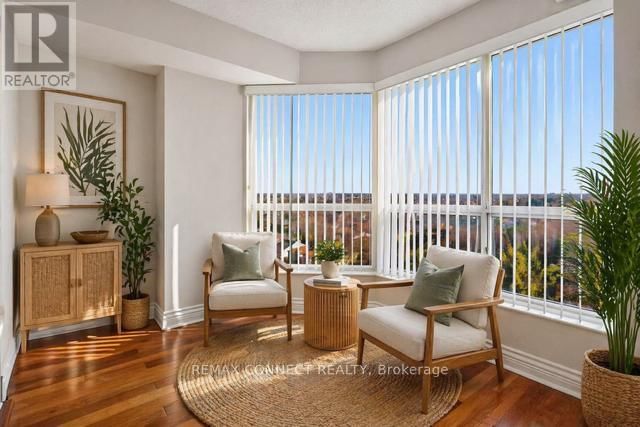 814 - 712 ROSSLAND ROAD Image 4