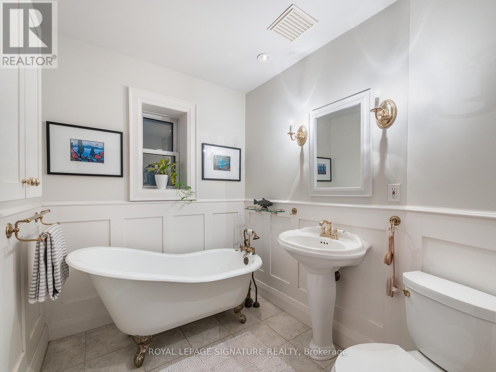 390 KINGSWOOD ROAD Image 26