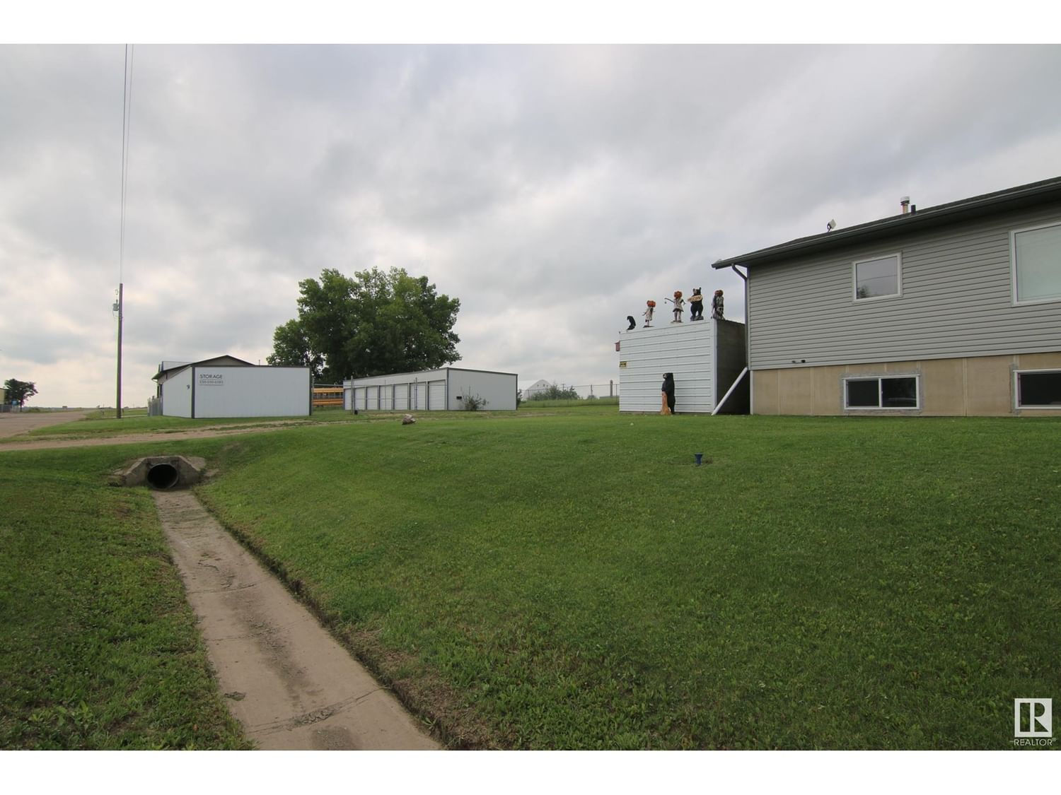 Image #1 of Business for Sale at 5079/5075 47 Av, Lamont, Alberta
