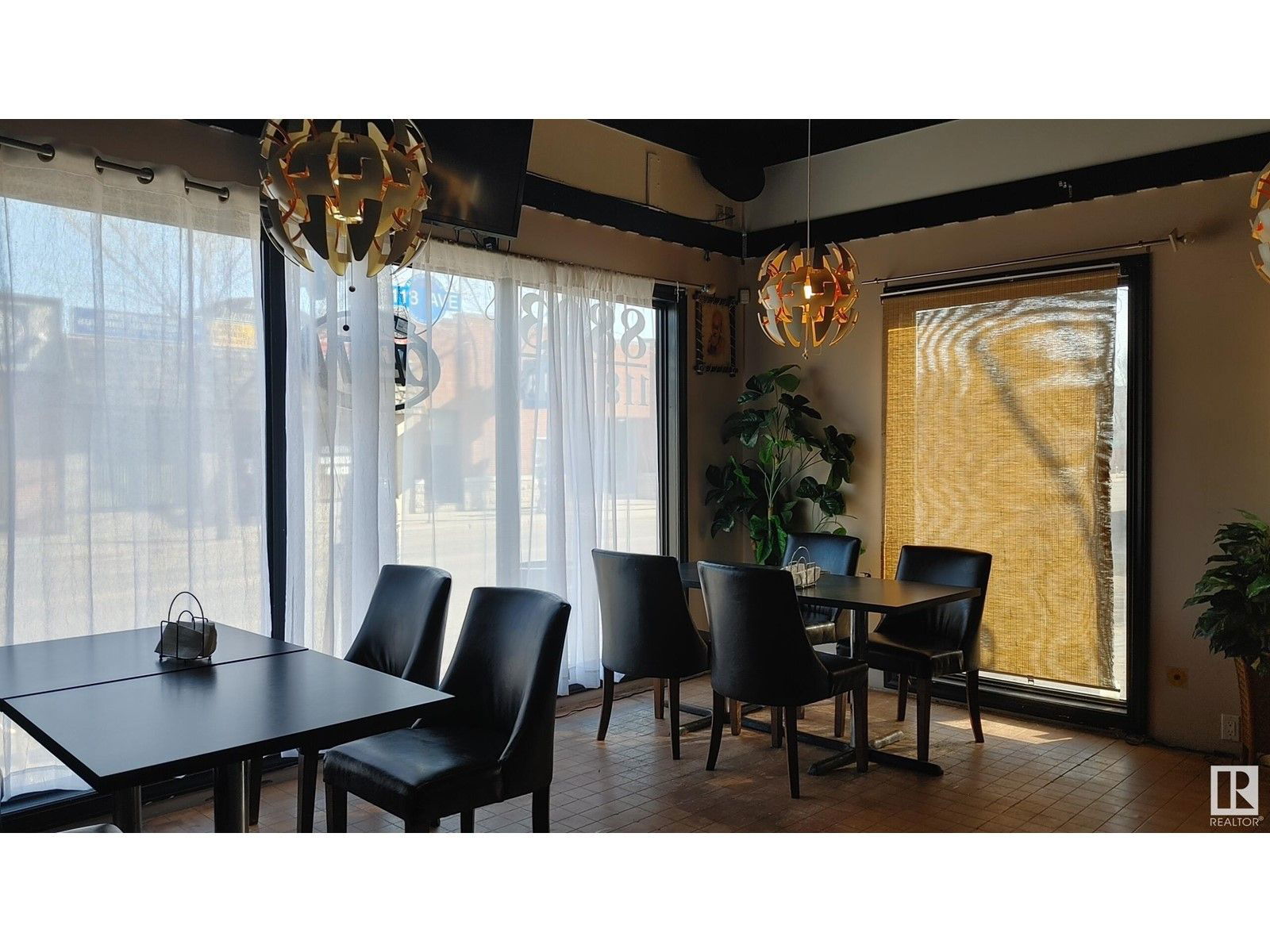 Image #1 of Restaurant for Sale at 8805 118 Ave Nw Nw, Edmonton, Alberta