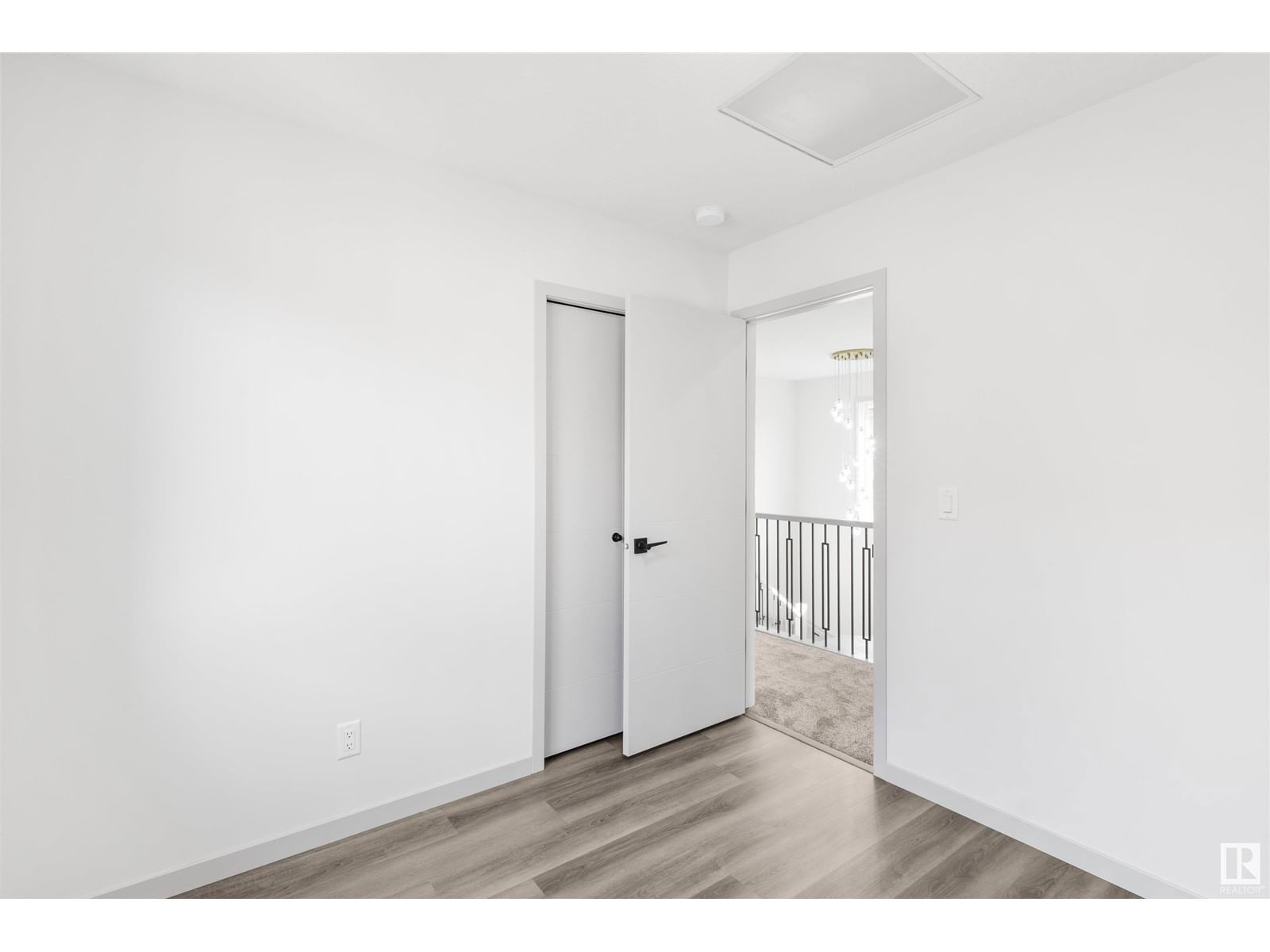 8123 220 ST NW Image 39