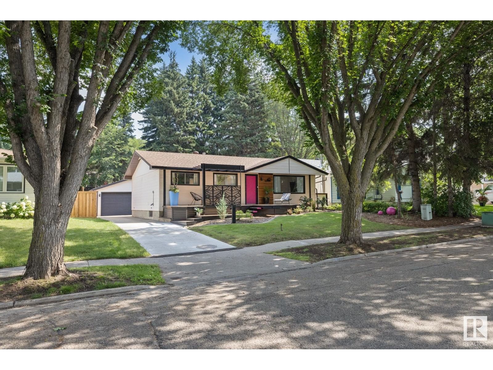 42 BERNARD DR, St. Albert, Alberta T8N 0B4