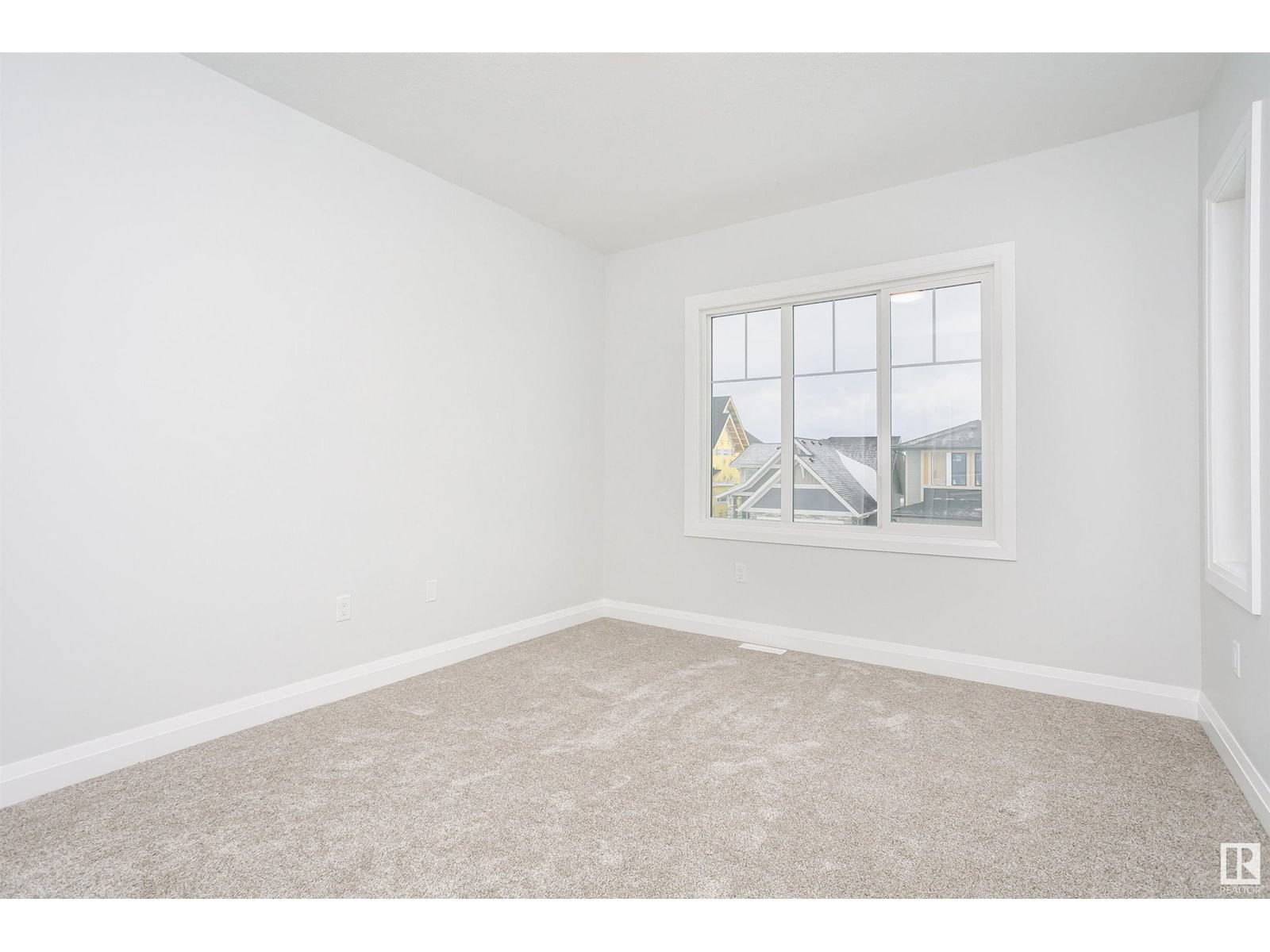 179 EDGEWATER CI Image 36