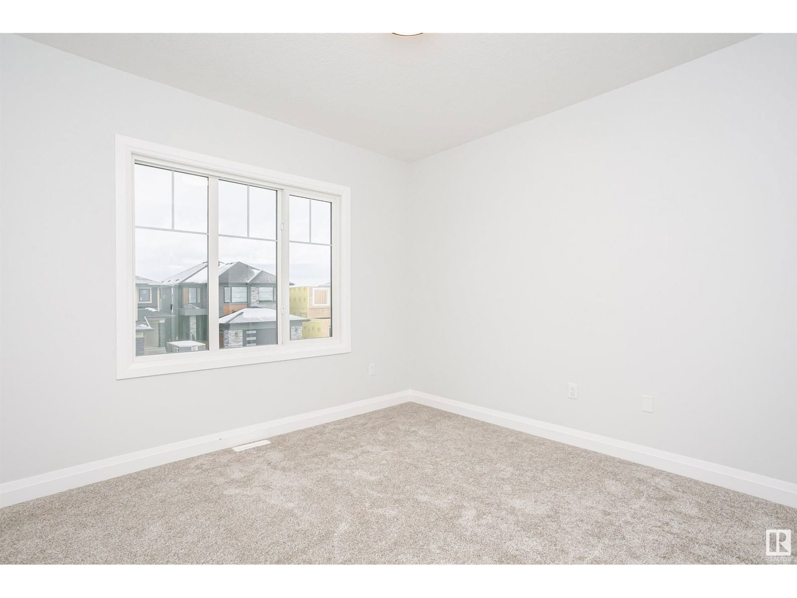 179 EDGEWATER CI Image 37