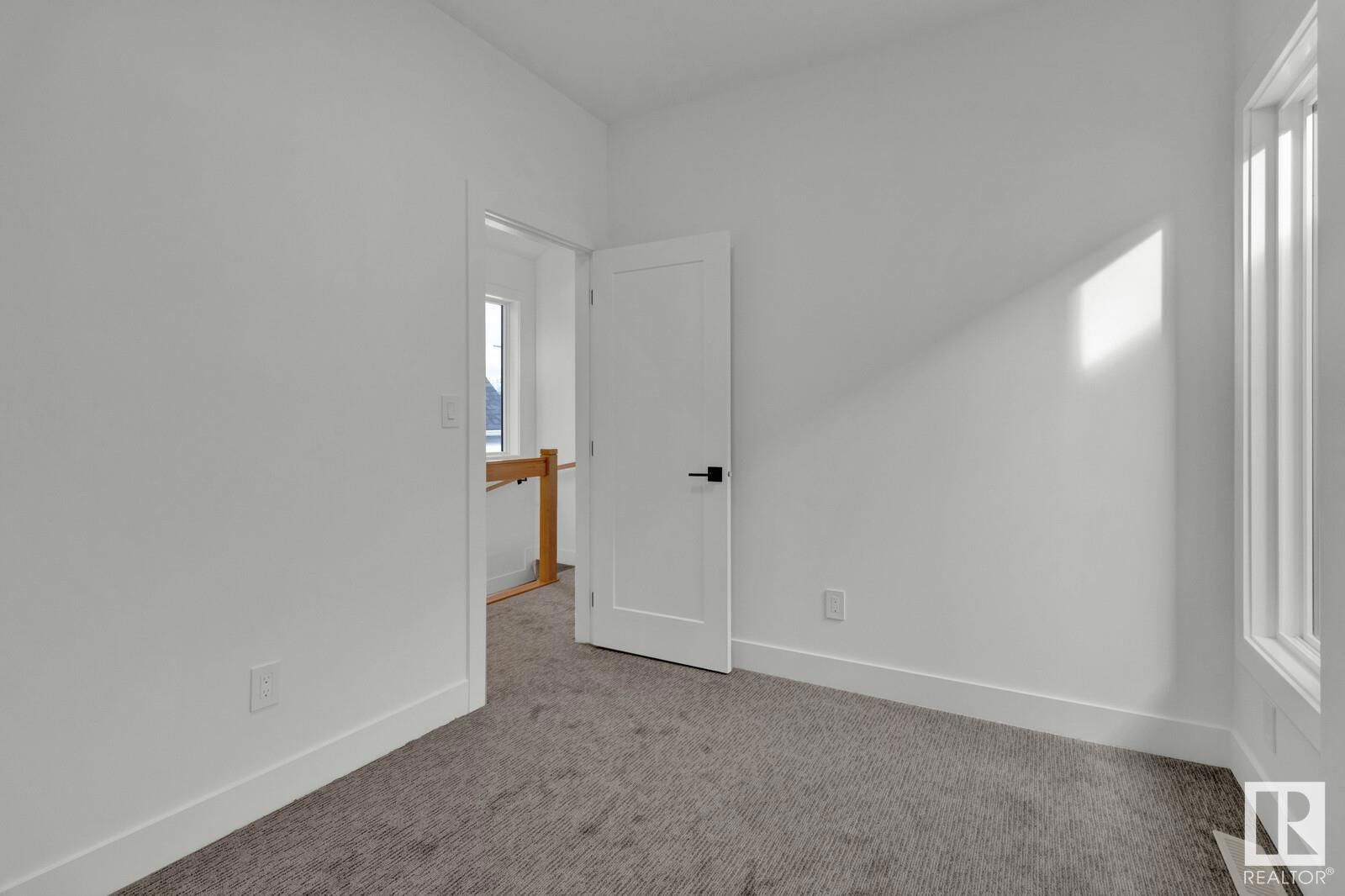 11021 125 ST NW Image 34