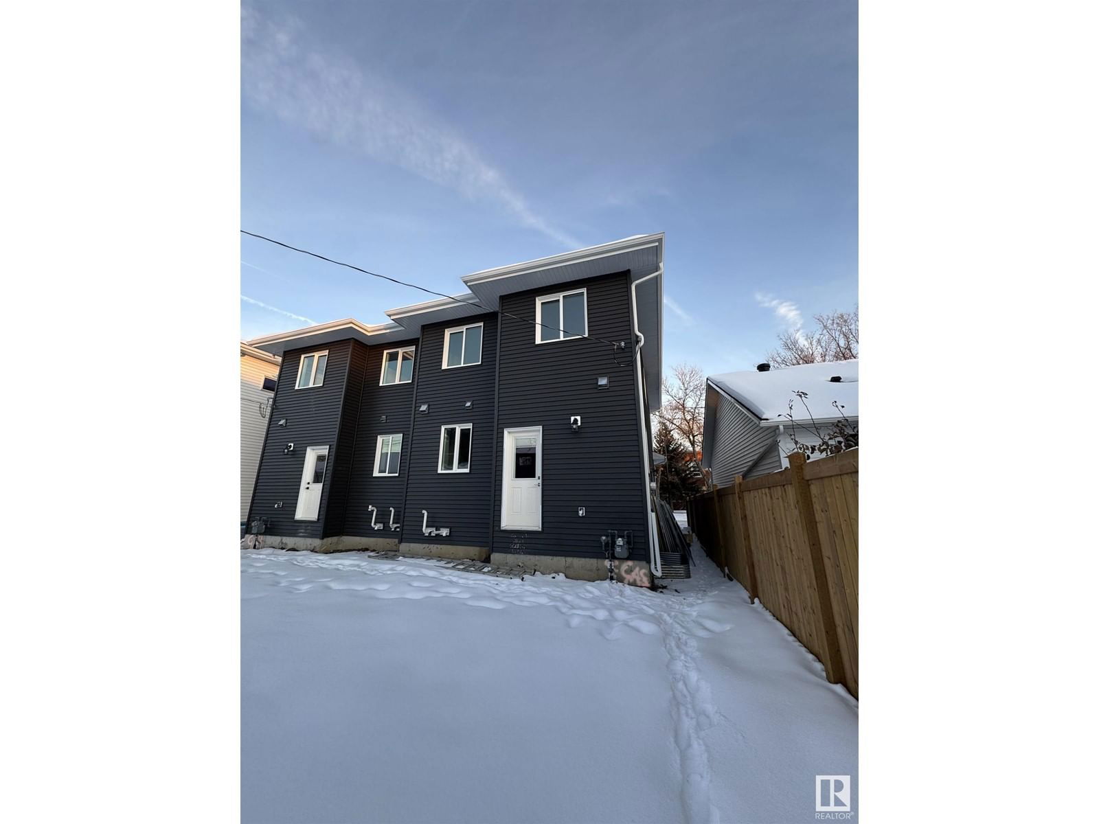 9330 89 ST NW Image 26