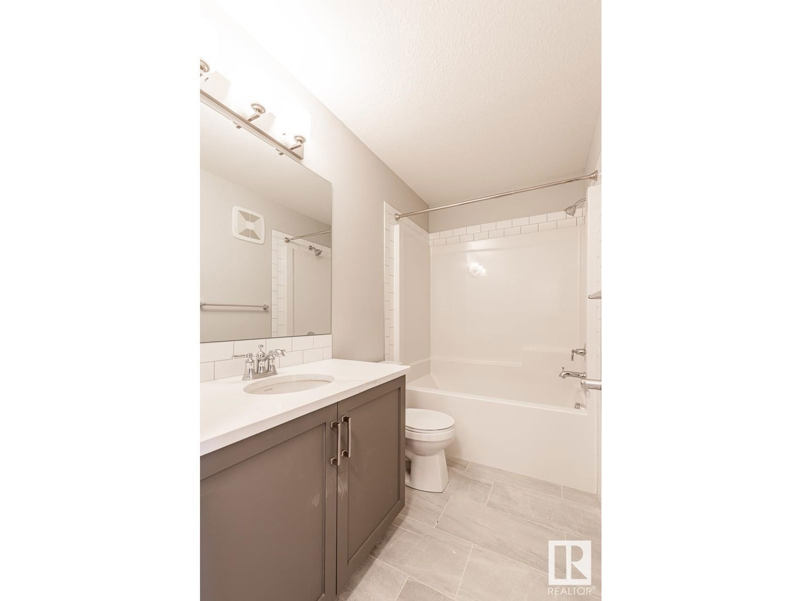 4028 208 ST NW Image 32