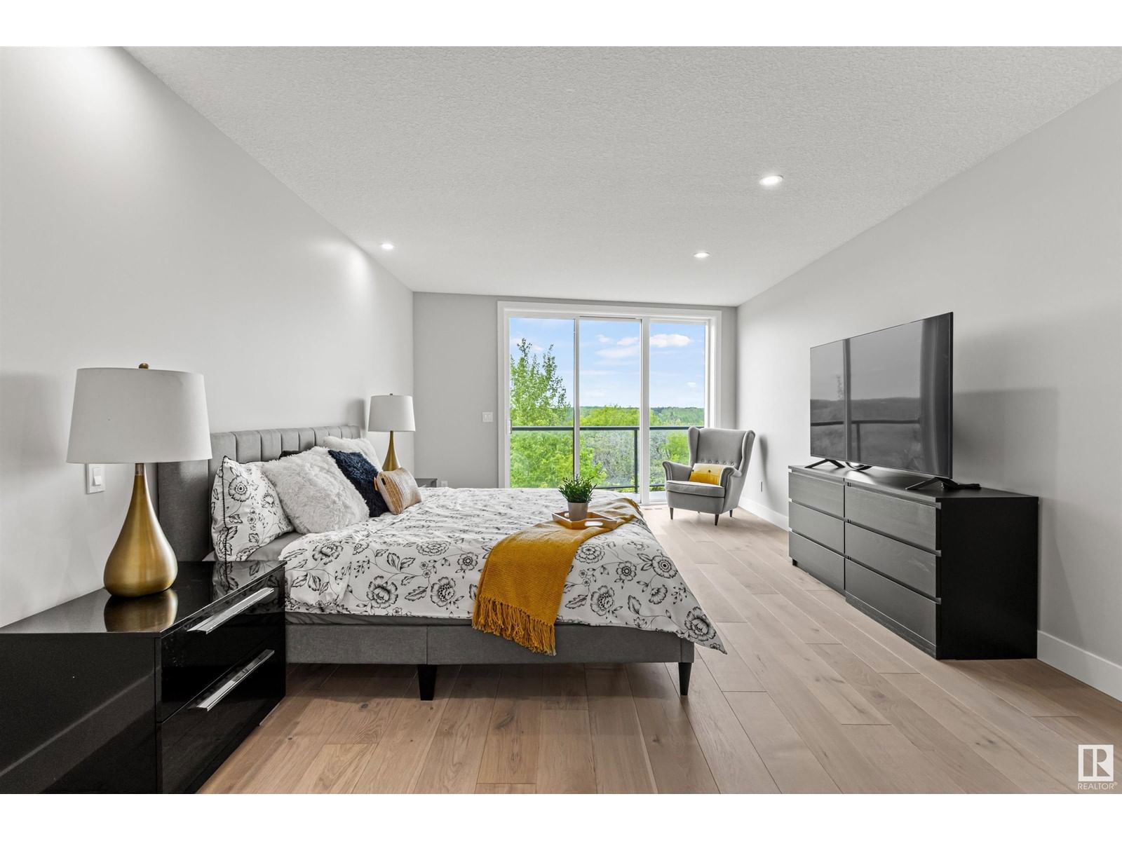 4810 KNIGHT CR Image 40