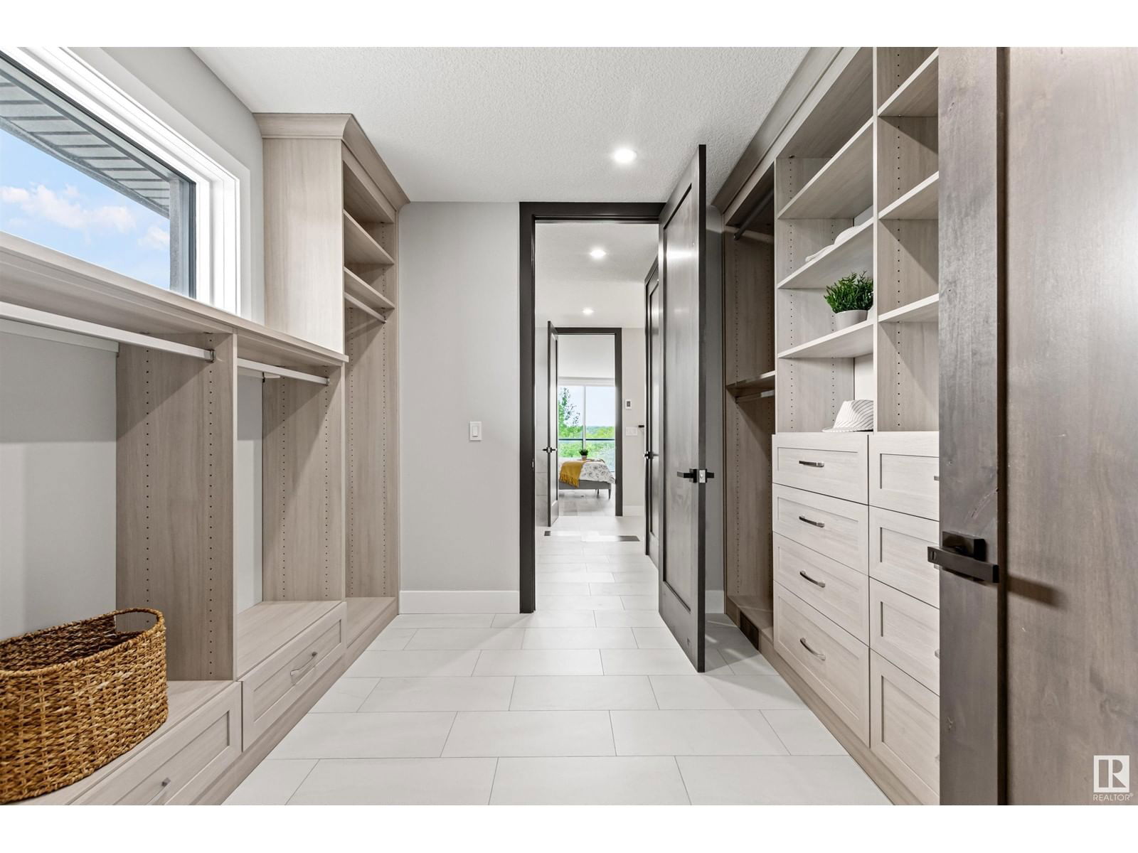 4810 KNIGHT CR Image 47