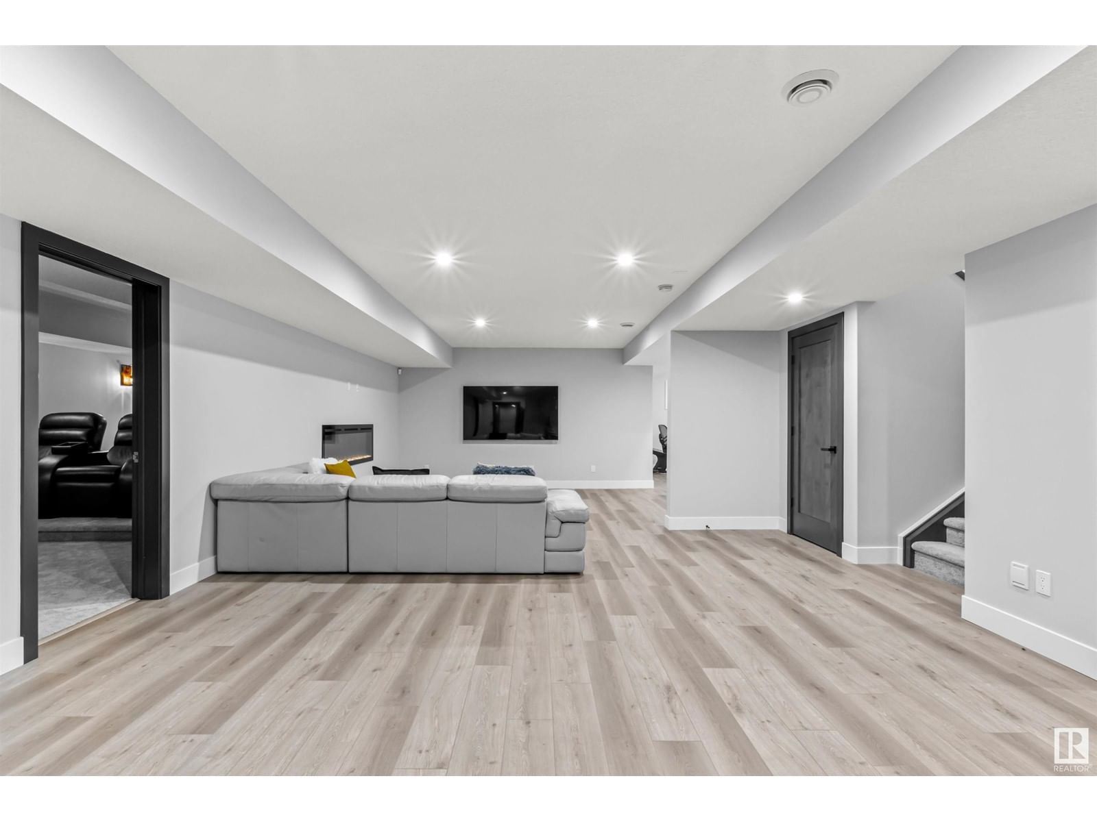 4810 KNIGHT CR Image 51