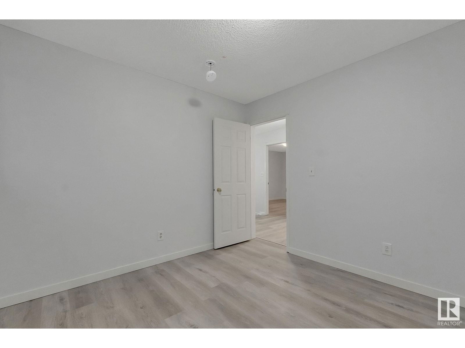 #15 14717 34 ST NW NW Image 31