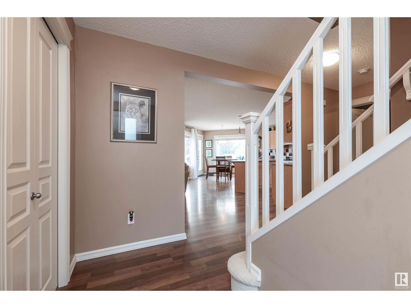 111 CHESTERMERE CR Image 2