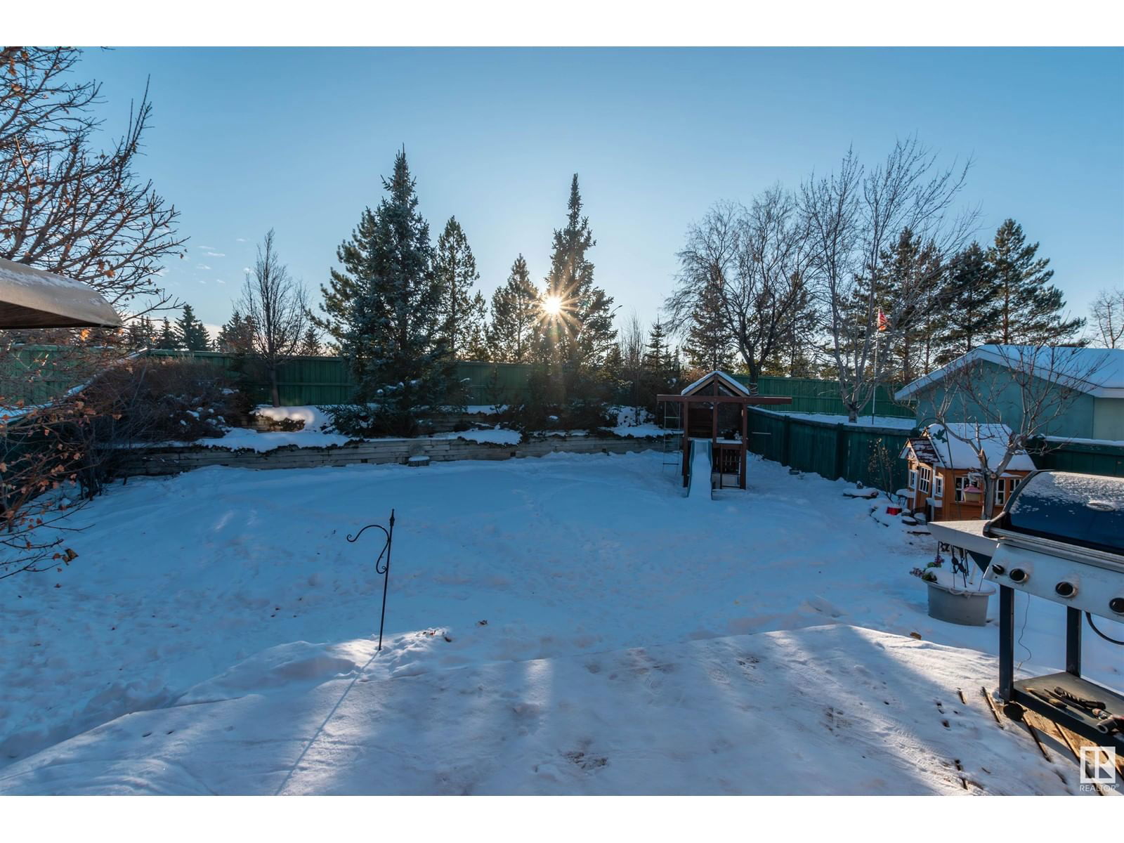 111 CHESTERMERE CR Image 32