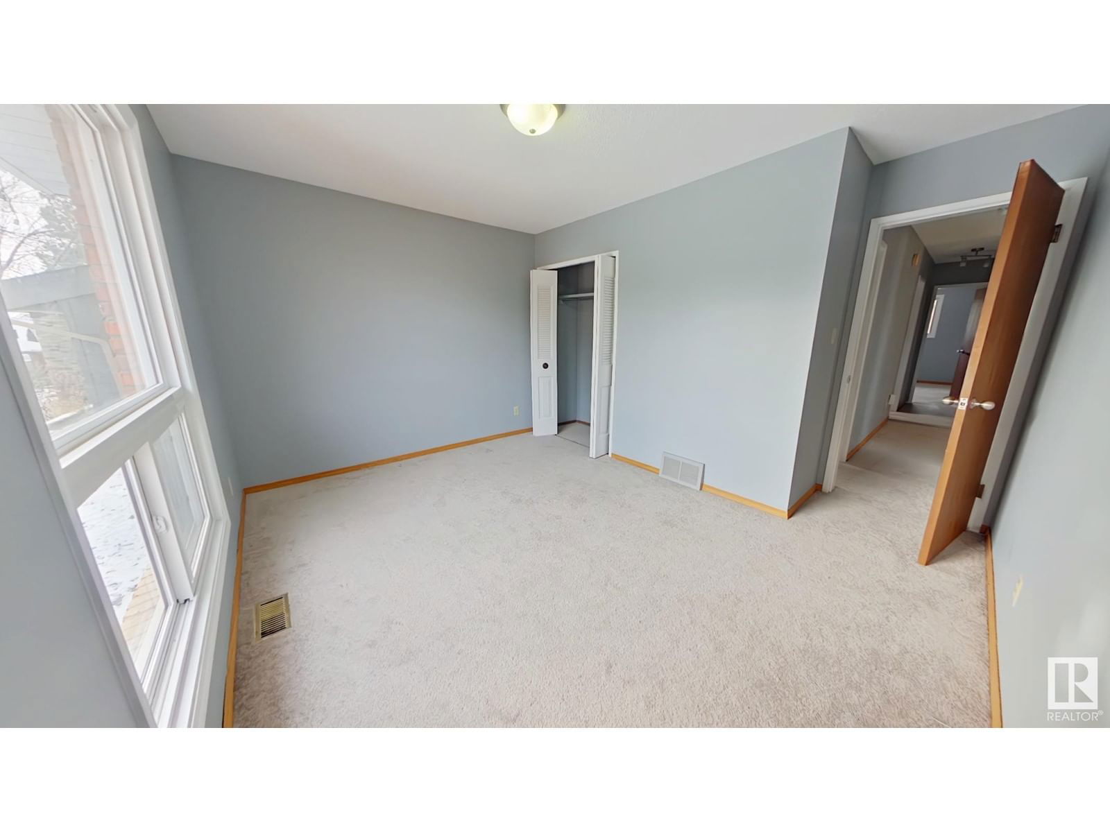 2722 104A ST NW Image 10