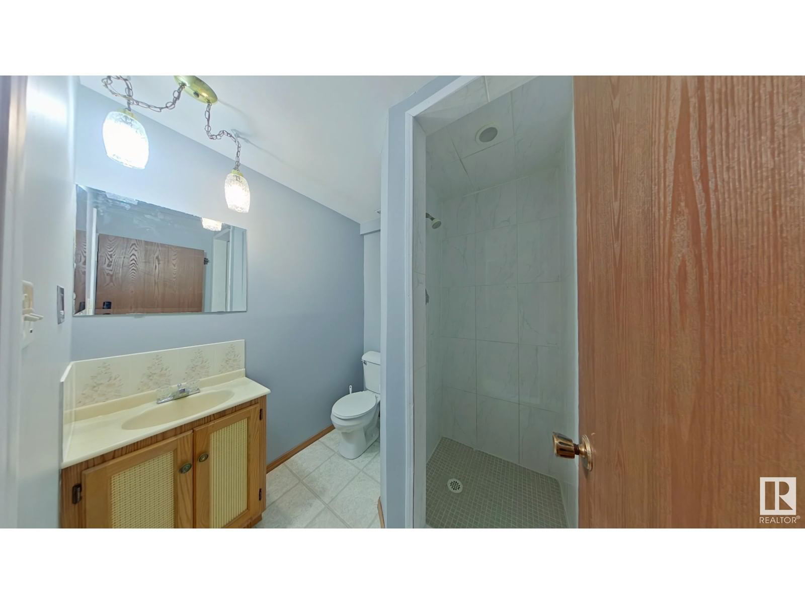 2722 104A ST NW Image 16