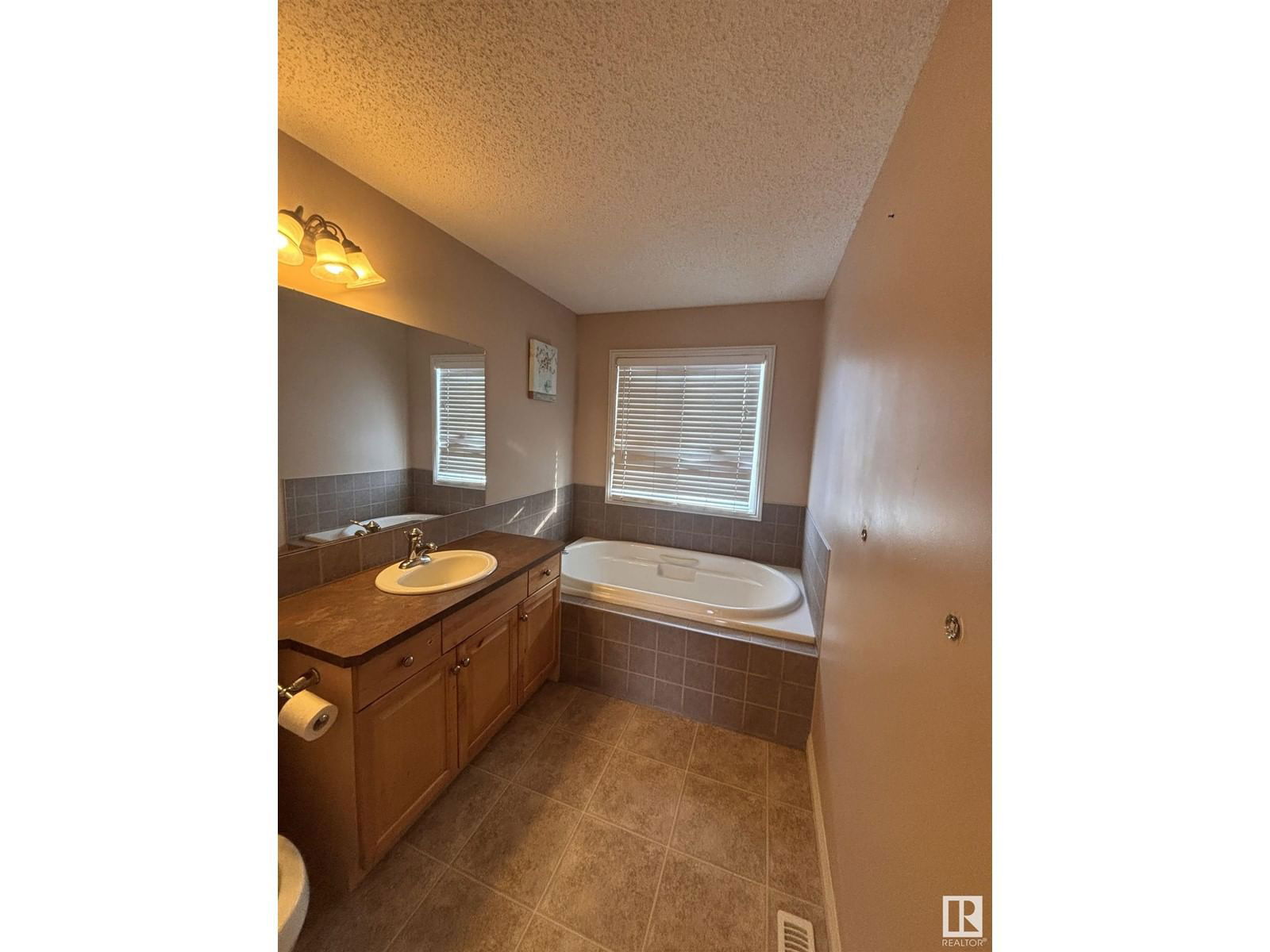 14514 141 St Nw Edmonton, Alberta