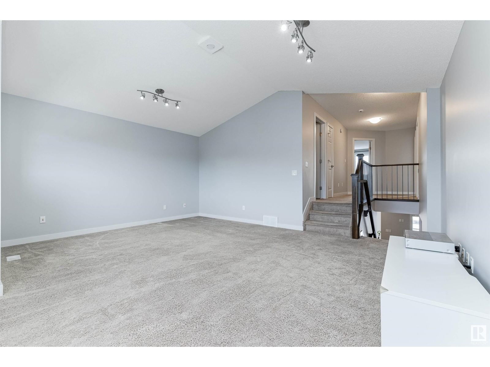 4211 Charles Cl Sw Edmonton, Alberta