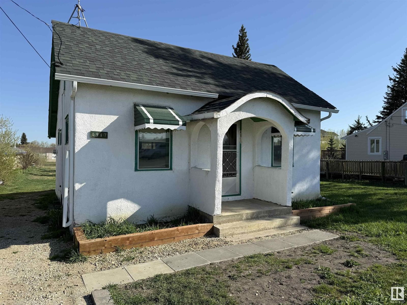 4917 47 AV Image 1