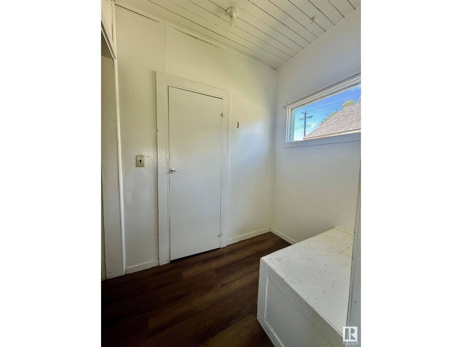 4917 47 AV Image 10