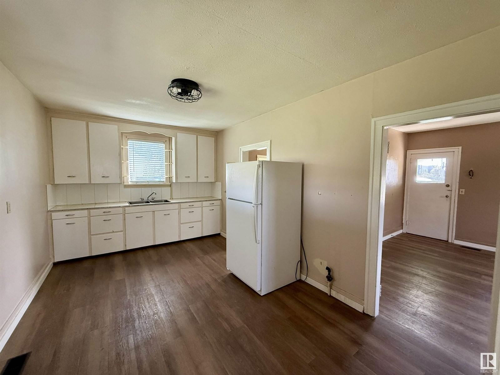 4917 47 AV Image 6