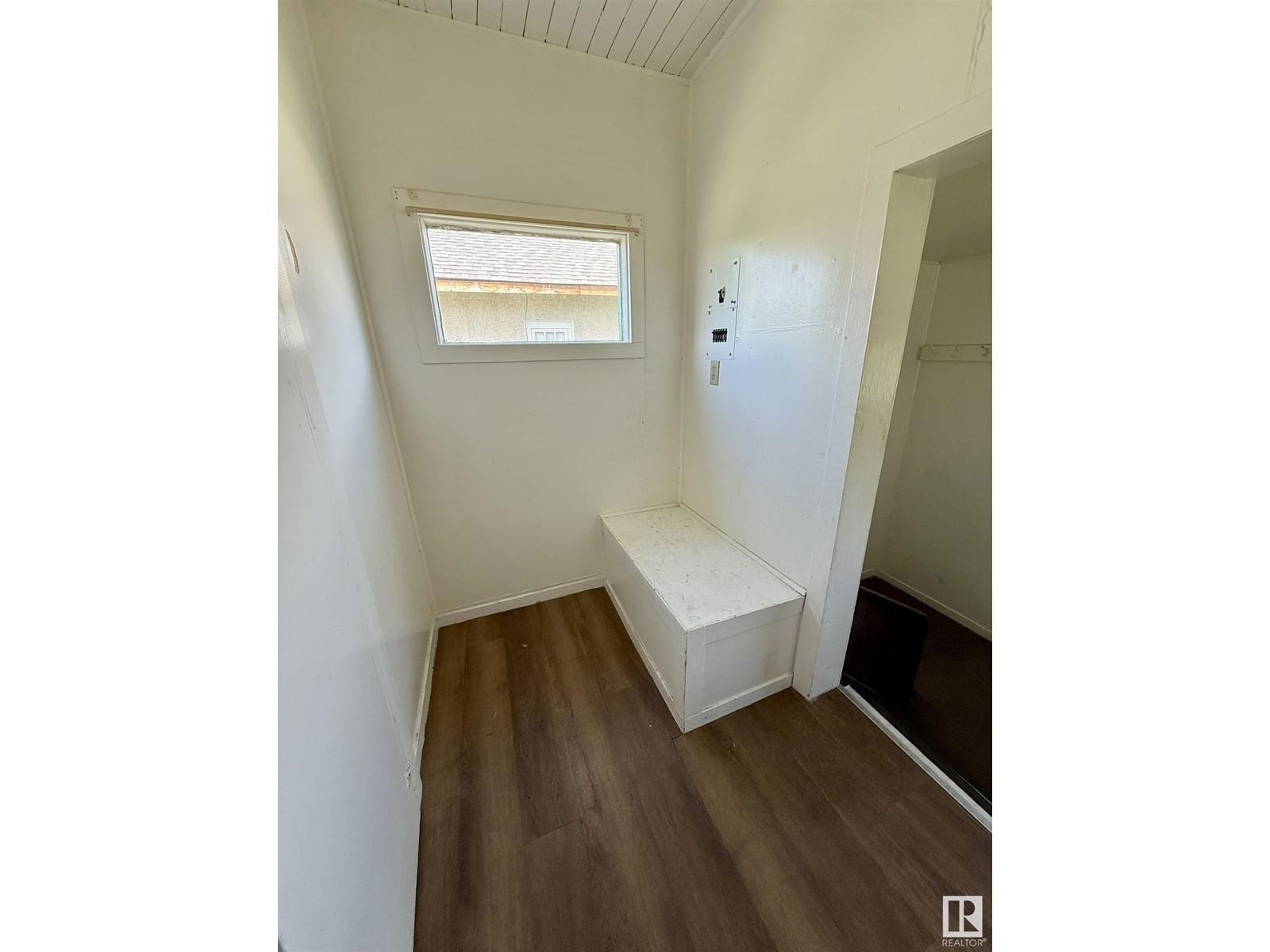 4917 47 AV Image 7