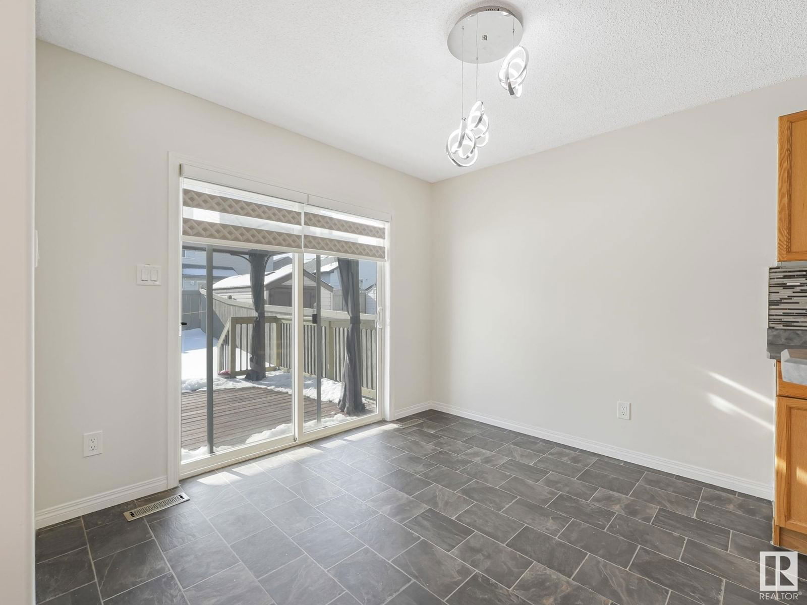 3331 25 Av Nw Nw Edmonton, Alberta