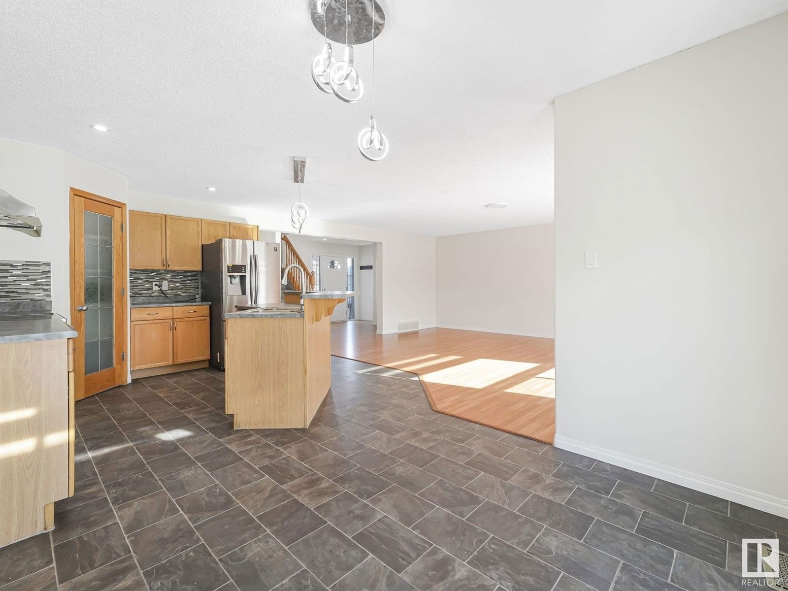 3331 25 Av Nw Nw Edmonton, Alberta