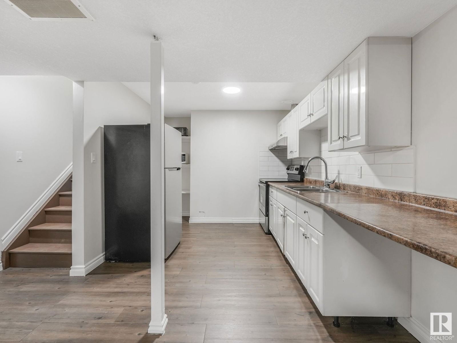 3331 25 Av Nw Nw Edmonton, Alberta