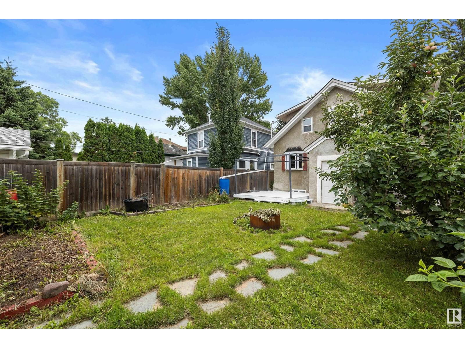 11242 95a St Nw Edmonton, Alberta