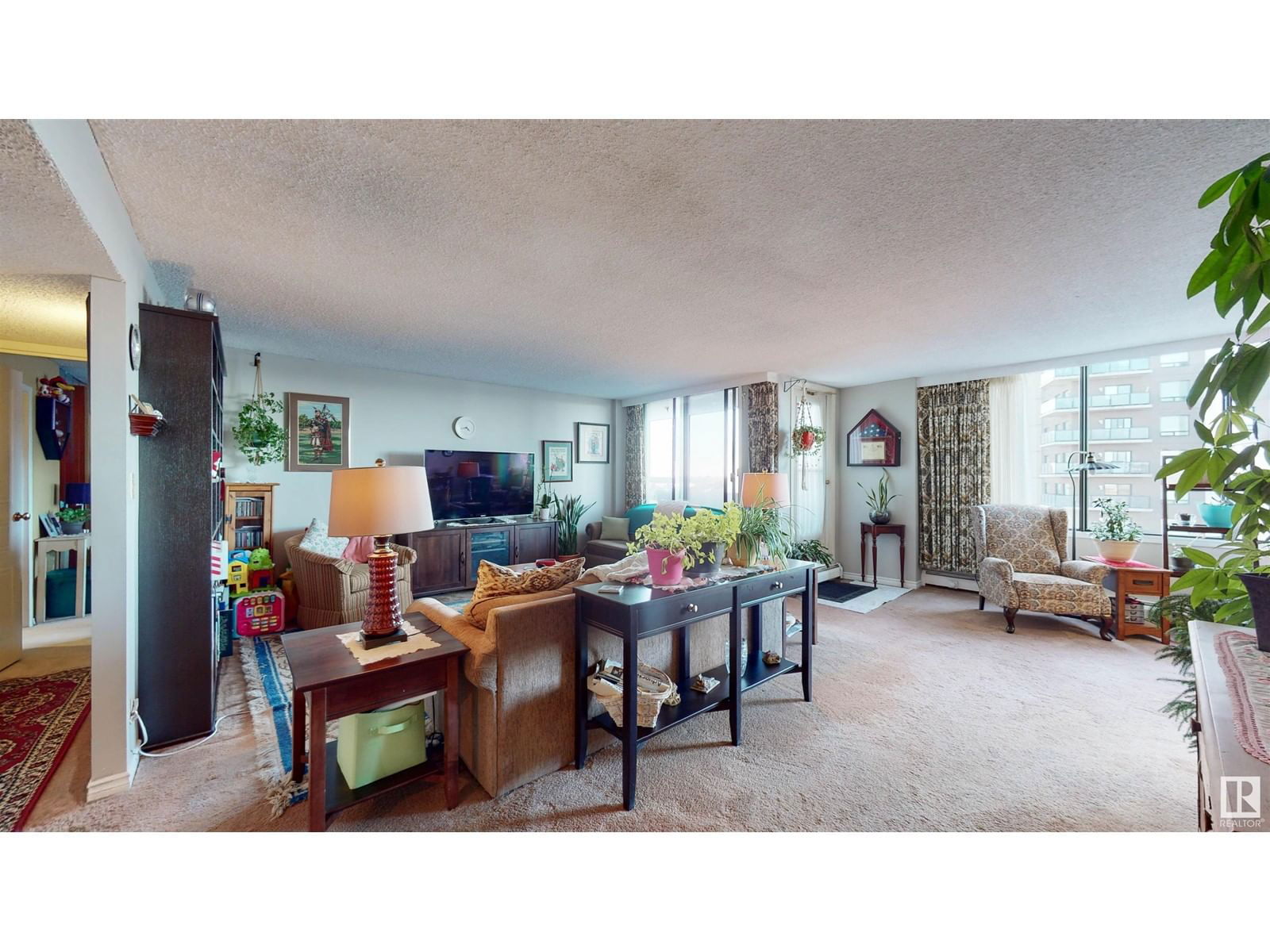 605 - 8340 JASPER AV Image 16