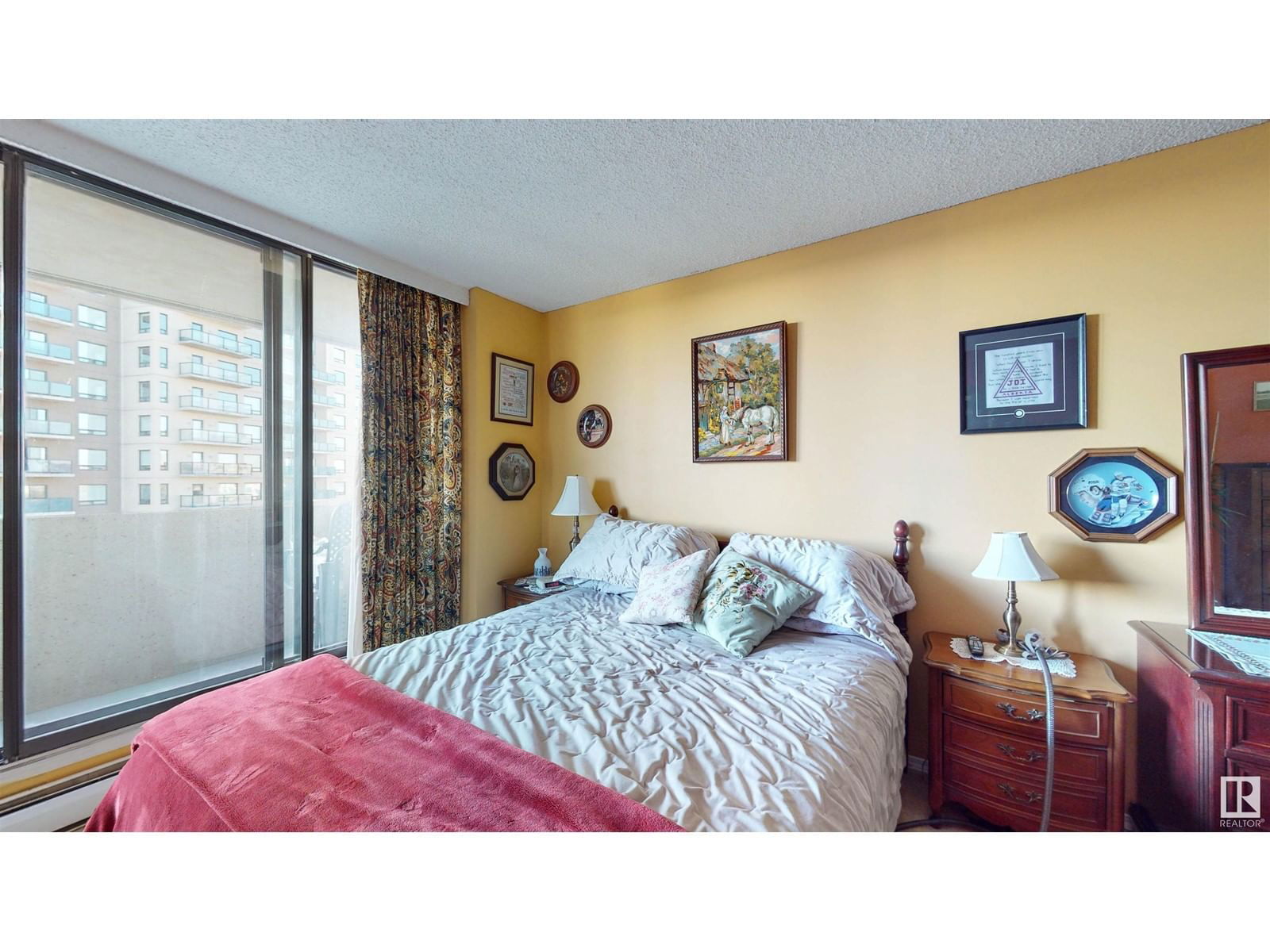605 - 8340 JASPER AV Image 23