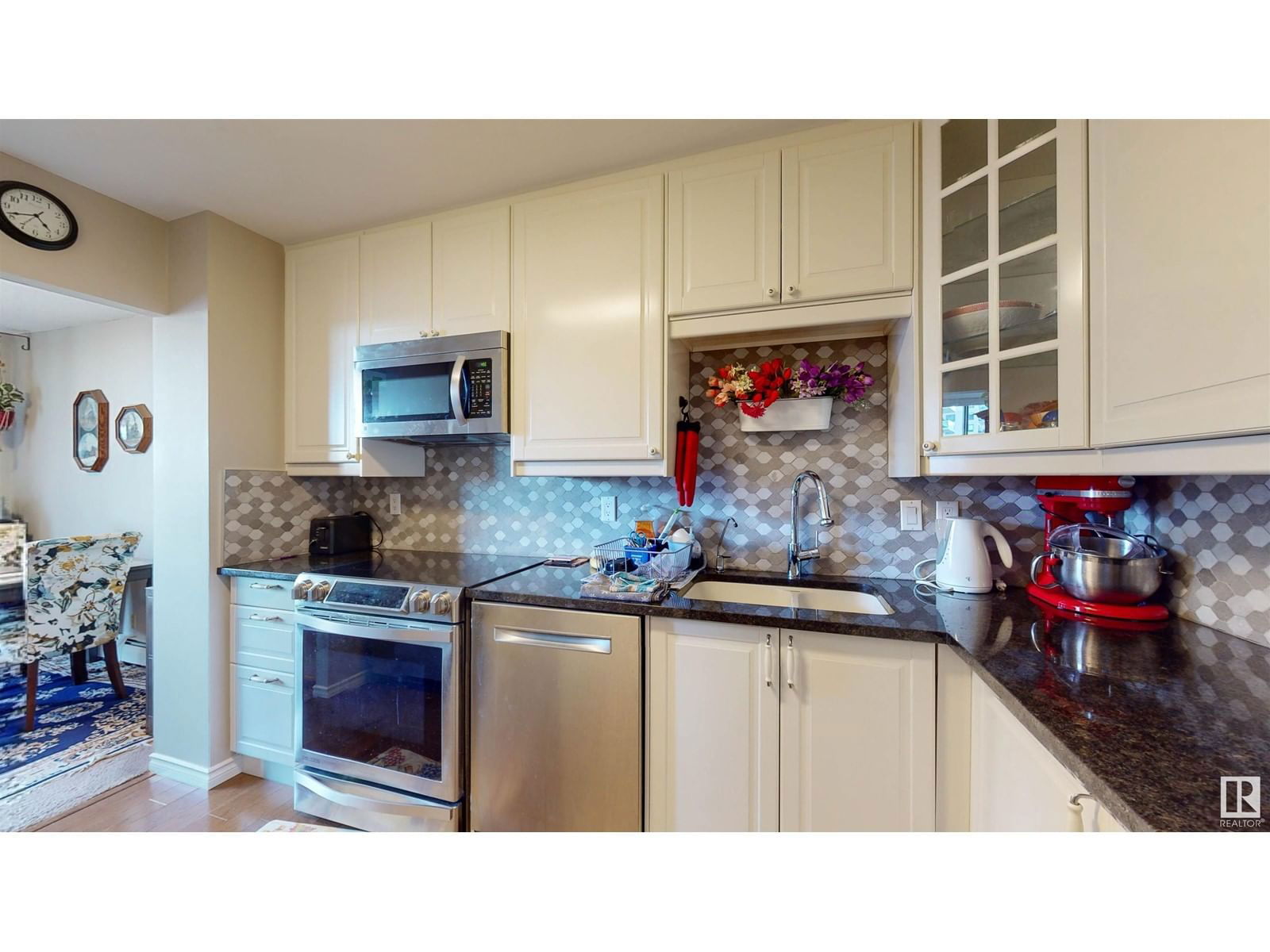 605 - 8340 JASPER AV Image 4