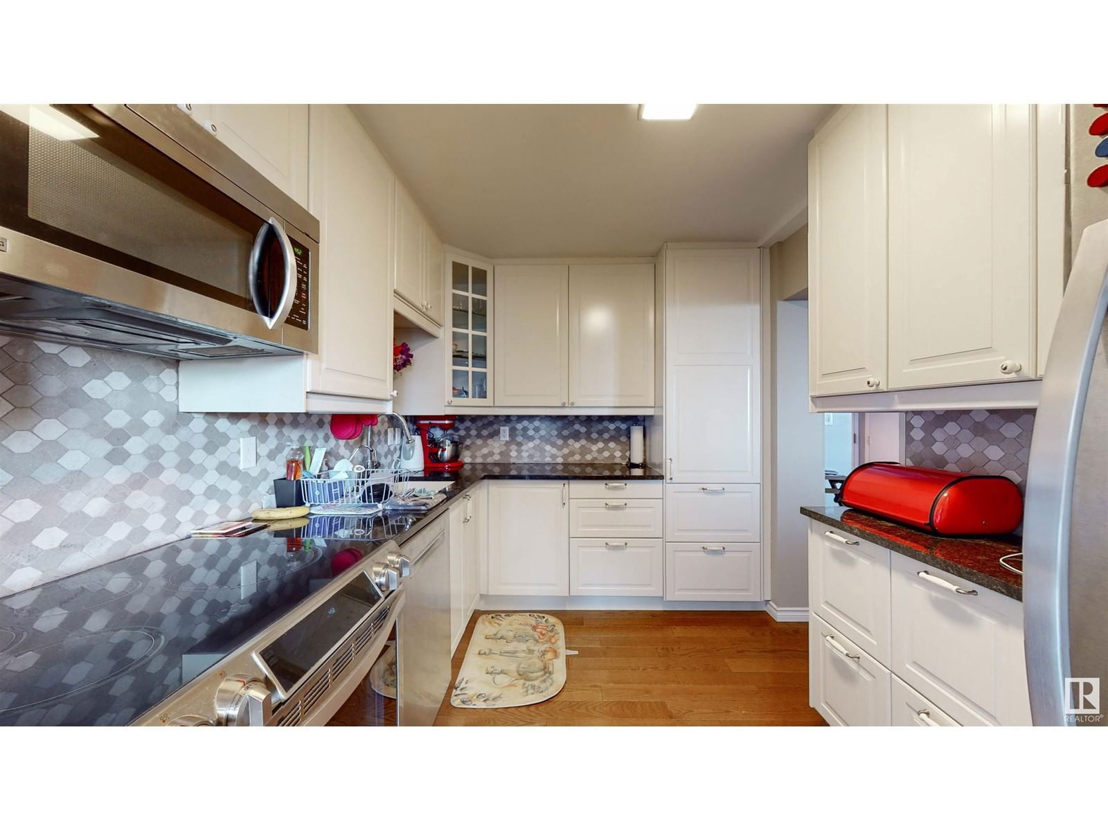 605 - 8340 JASPER AV Image 5