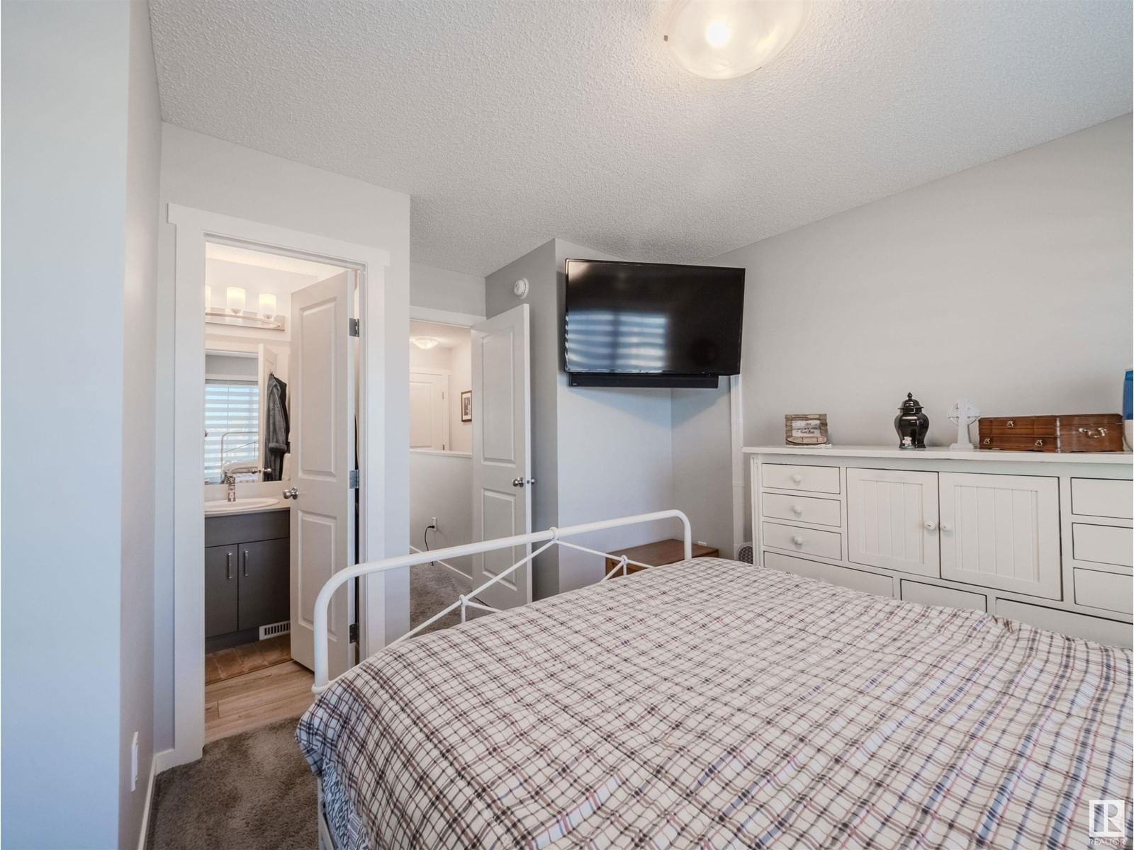 19643 28 Av Nw Nw Edmonton, Alberta