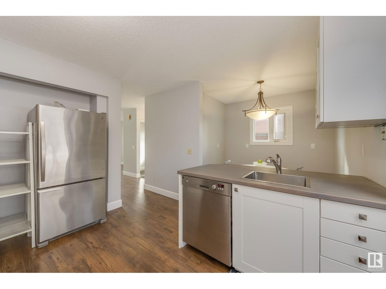 1412 39 St Nw Edmonton, Alberta